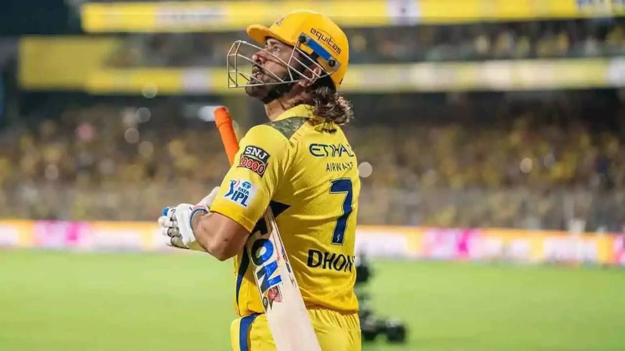 ఎంఎస్ ధోనీ కేవలం ఒక ఆటగాడు మాత్రమే కాదు, చెన్నై సూపర్ కింగ్స్ గుండెకాయ. ఆయన జట్టులో ఉన్నా లేకపోయినా ఆ ప్రభావం స్పష్టంగా కనిపిస్తుంది. రుతురాజ్ గైక్వాడ్‌ను భవిష్యత్తు నాయకుడిగా తీర్చిదిద్దిన ధోనీ, త్వరలోనే లీగ్ నుంచి తప్పుకోనున్నట్లు ఇచ్చిన సంకేతాలు ఒక యుగాంతాన్ని సూచిస్తున్నాయి. గాయాలను అధిగమించి ఆయన వచ్చే సీజన్‌లోనైనా చెపాక్ మైదానంలో మెరుస్తారో లేదో కాలమే సమాధానం చెప్పాలి.