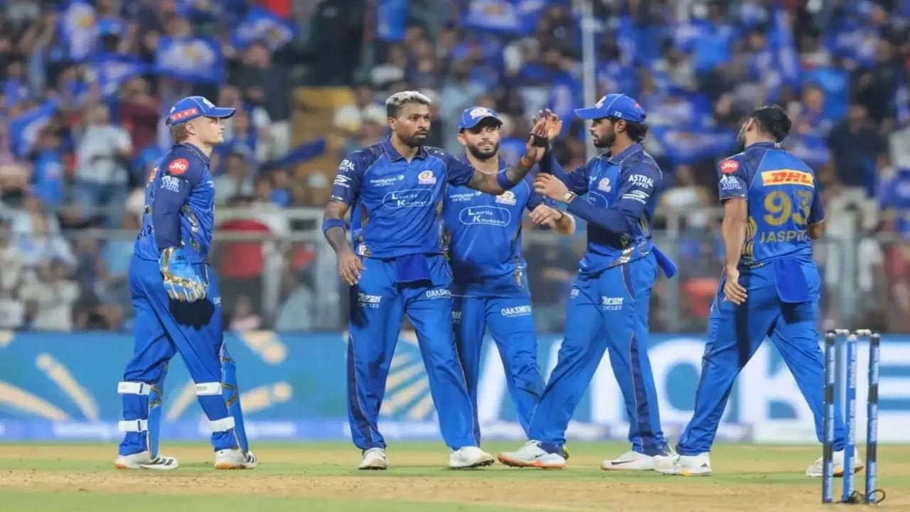 మరోవైపు యువ ప్రతిభావంతుడు, ఆల్‌రౌండర్ రాజ్ అంగద్ బావా సైతం దురదృష్టవశాత్తూ గాయాల బారిన పడ్డాడు. పంజాబ్ కింగ్స్‌తో జరిగిన గత మ్యాచ్‌లో ఫీల్డింగ్ చేస్తున్న సమయంలో అతడి కుడిచేతి బొటనవేలికి తీవ్రమైన గాయమైంది. పరీక్షల్లో అతడికి లిగమెంట్ తెగినట్లు నిర్ధారణ అయింది. దీనివల్ల అతడు ఈ సీజన్‌లో ముంబై తరపున తదుపరి మ్యాచ్‌లు ఆడే అవకాశం కోల్పోయాడు. యువ ఆటగాడిగా తన ప్రతిభను నిరూపించుకునే క్రమంలో అతడికి ఈ గాయం పెద్ద అడ్డంకిగా మారింది.