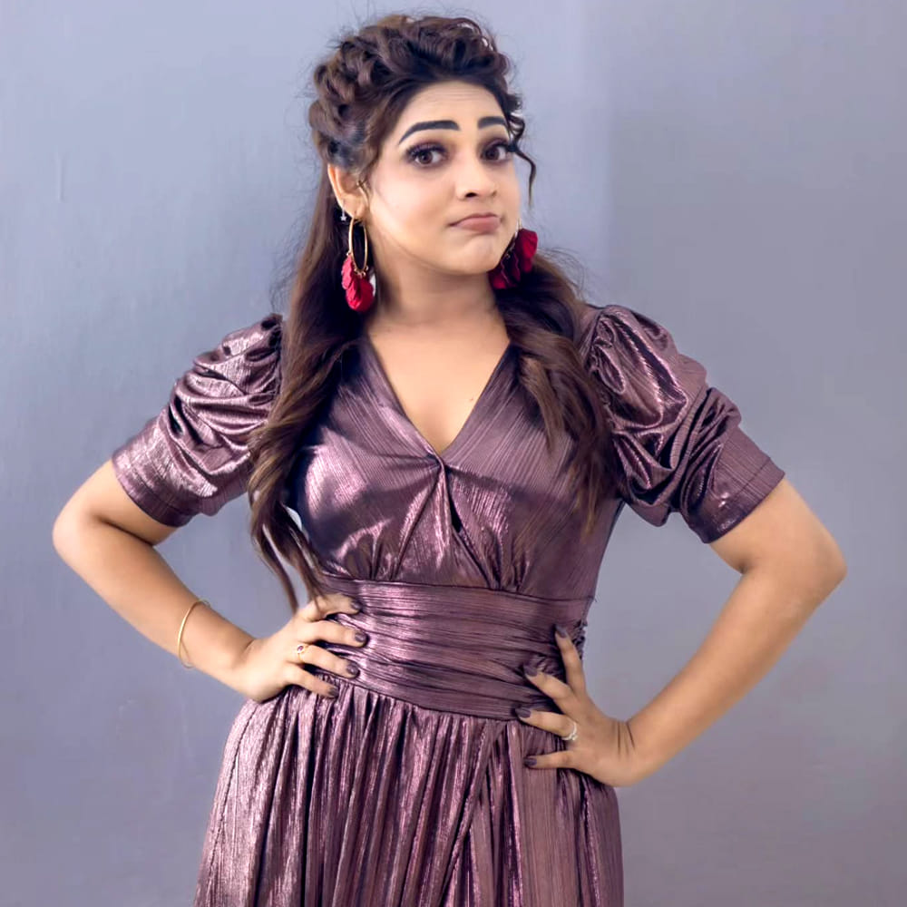 టీవీ షోలు, సీరియల్స్, సినిమాలు, వెబ్ సిరీస్‌లు నిరంతరం చేసినప్పటికీ, తనకు సరైన బ్రేక్ రాలేదని ఆమె ఆవేదన వ్యక్తం చేసింది. మంచి కథలు చెప్పినా, షూటింగ్ తర్వాత 24 క్రాఫ్ట్స్ లో ఎక్కడో లోపం వల్ల లేదా డైరెక్టర్ సరిగా కన్వే చేయకపోవడం వల్ల అవుట్ పుట్ అనుకున్నట్లు రాకపోవచ్చని చెప్పుకొచ్చింది. కేరాఫ్ బాయ్స్ కేరాఫ్ గర్ల్స్ (KBKG) షో నుంచి తన ఎలిమినేషన్ పట్ల బాధపడినట్లు చెప్పింది. అగ్రిమెంట్ లో ఎలిమినేషన్ల గురించి ప్రస్తావించలేదని, మొదటిసారి ఇద్దరిని, రెండోసారి ఒకరిని ఎలిమినేట్ చేసి ప్రేరణను రీప్లేస్ చేయడం తనకు అర్థం కాలేదని తెలిపింది  