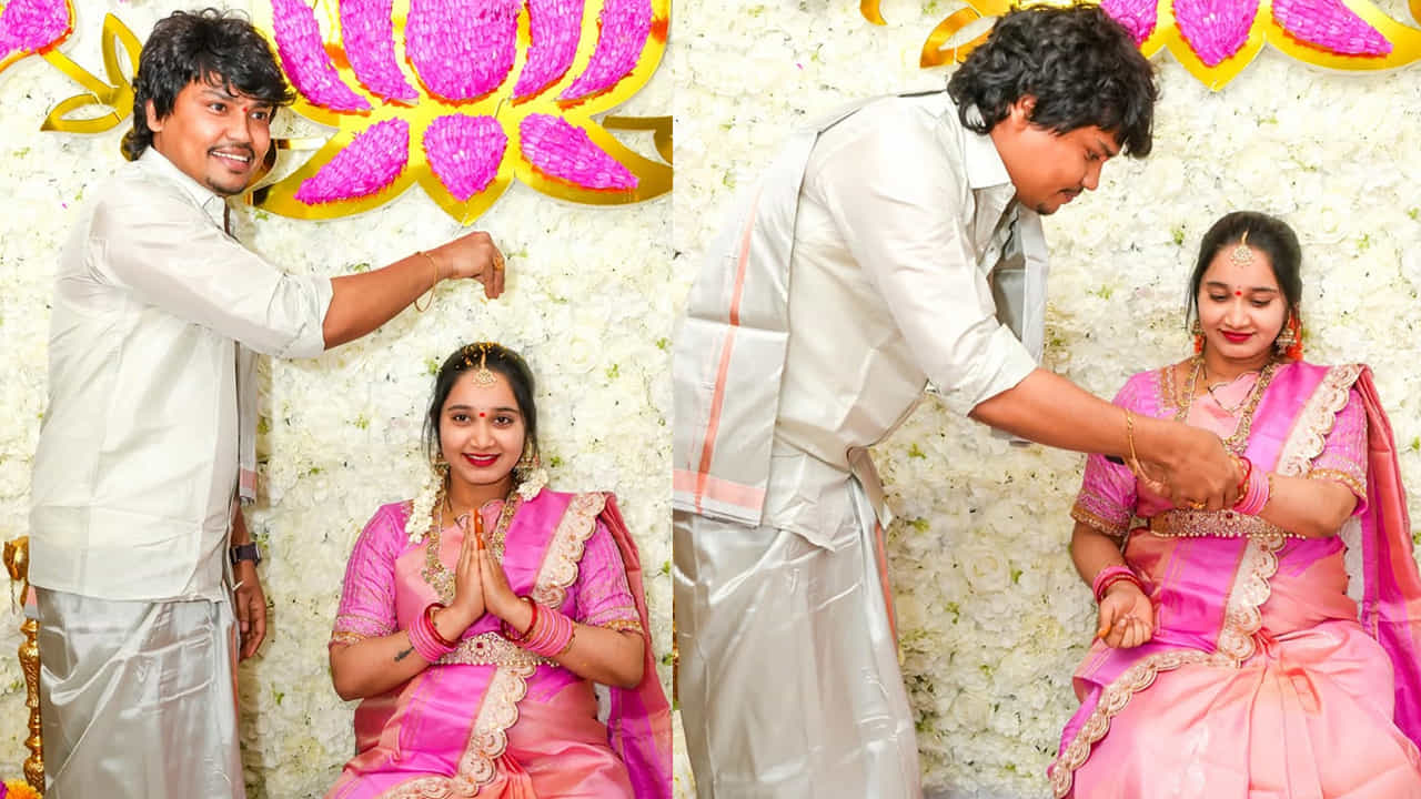 ' మేం అమ్మనాన్నలు అయ్యాం. చిన్ని పాదాలతో మా జీవితాల్లోకి వచ్చిన బిడ్డ మా జీవితాలని మార్చేసింది. నేను అమ్మని కోల్పోయిన రెండేళ్ల తర్వాత ఈ బిడ్డ మా జీవితాల్లోకి వచ్చింది' అని తాను తండ్రయిన శుభవార్తను సోషల్ మీడియాలో షేర్ చేశాడు కార్తిక్.