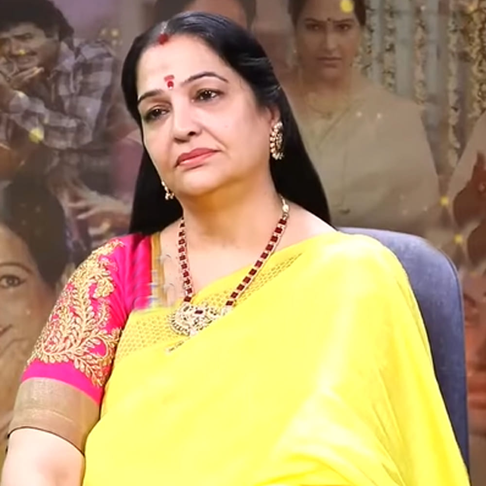 తొలుత హీరోయిన్‌గా నటించినప్పటికీ ఆ తర్వాత ఆఫర్‌లు లేకపోవడంతో బోల్డ్ క్యారెక్టర్లు చేయవలసి వచ్చిందని, దానివల్ల తన వ్యక్తిగత జీవితంలో కూడా రాజీ పడాల్సి వచ్చిందని ఆమె ఓపెన్‌గా చెప్పేశారు. ఇండస్ట్రీలోని కాస్టింగ్ కౌచ్ గురించి, తన కెరీర్‌లో ఎదుర్కొన్న ఇబ్బందుల గురించి ఆమె స్పష్టంగా మాట్లాడారు. అవకాశాల కోసం కాస్టింగ్ కౌచ్ ఎదురైనా, ప్రశ్నించకుండా కెరీర్‌లో సాగాలని తాను భావించానని చెప్పారు. సినిమా రంగంలో ఆడవారి దయనీయ పరిస్థితులను వివరిస్తూ ఆమె చేసిన వ్యాఖ్యలు ప్రస్తుతం సోషల్ మీడియాలో వైరల్ అవుతున్నాయి.