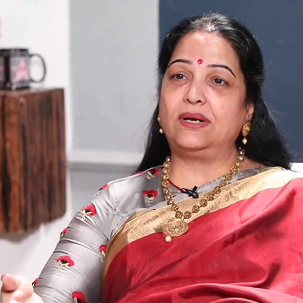 హీరోయిన్‌గా కొన్ని సినిమాలు చేసినా అనుకున్నంత సక్సెస్ రాలేదని, ఆ తర్వాత ఎక్కువగా బోల్డ్ క్యారెక్టర్లే వచ్చాయని, దాంతో ప్రేక్షకులు తనను అదే రకం పాత్రలో చూసి ఫిక్స్ చేసుకున్నారని జయలలిత తెలిపారు. తాను చేసే పాత్రలు బోల్డ్ గా ఉన్నా, అంతర్గతంగా తాను కూడా ఒక స్త్రీనేనని, తనకు భావాలు, గౌరవం ఉన్నాయని ఆమె అన్నారు. ఆ కాలంలో పరిస్థితులు అలా ఉండేవని, అవకాశాల కోసం కష్టపడినా కొందరు వ్యక్తులు అమ్మాయిలను వాడుకునే ప్రయత్నం చేసేవారని ఆమె వివరించారు.