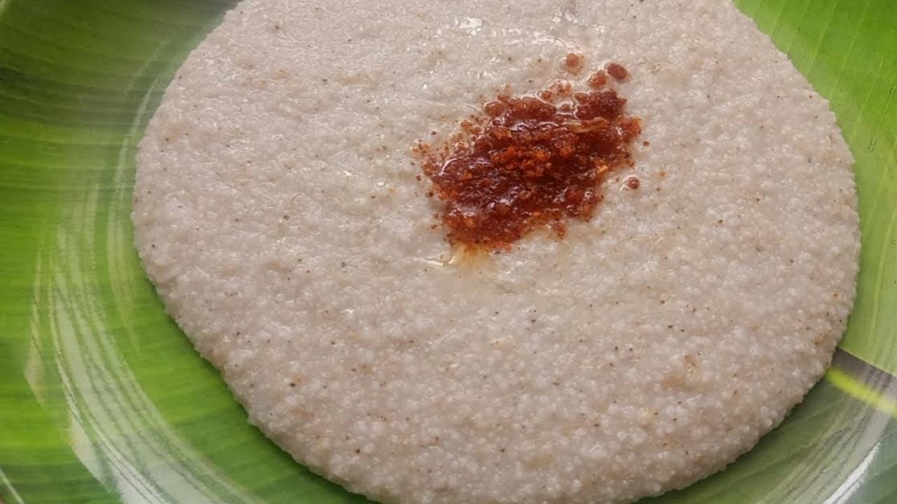 ఈ బువ్వ వలన ఎన్నో లాభాలు : ఈ జొన్న సంగటి బువ్వ తినడం వలన వేసవిలో బాడీకి చలువ చేస్తుంది.  ఇంకా ఈ జొన్నలు విపరీతంగా వేడి చేసి మూత్రం సరిగా రానివాళ్ళ శరీరంలో వేడిని తగ్గించి లోపల మొత్తం కూల్ కూల్ చేస్తాయి. బరువును తగ్గించడంలో ఇవి హెల్ప్ చేస్తాయి. ఎందుకంటే దీనిలో ఫైబర్ కంటెంట్ ఎక్కువగా ఉండటం వలన  ఆకలి వేయకుండా చేస్తుంది. ఇంకా ఇది జీర్ణ క్రియ పని తీరును కూడా మెరుగుపరస్తుంది ఇంకా జీర్ణ సమస్యలు కూడా తగ్గుతాయి.