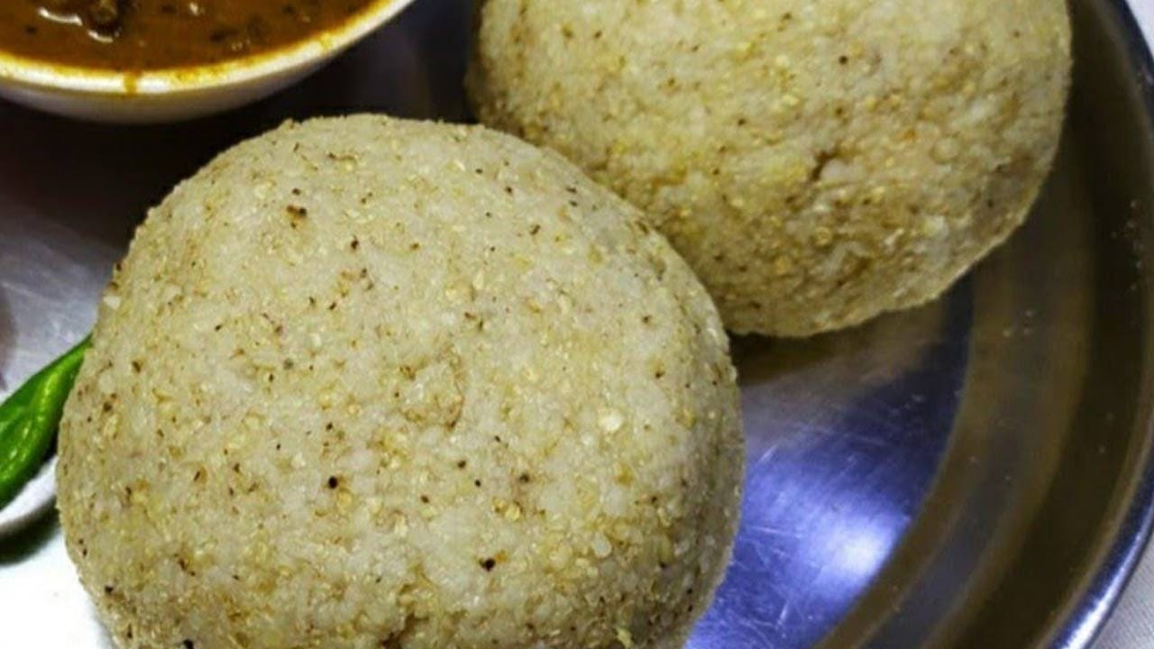 జొన్న సంకటి బువ్వ రెసిపీకి కావాల్సిన పదార్దాలు : రెండు కప్పుల జొన్న పిండి,  అర కప్పు బియ్యం,  5 కప్పుల నీరు, ఇంకా రుచికి సరిపడా ఉప్పును తీసుకోవాలి. అయితే బియ్యం బాగా మెత్తగా ఉడికించాలి.  అయితే, మీడియం మంటపై ఉడికిస్తే ఈ సంకటి బువ్వ మంచి  రుచి వస్తుంది. 