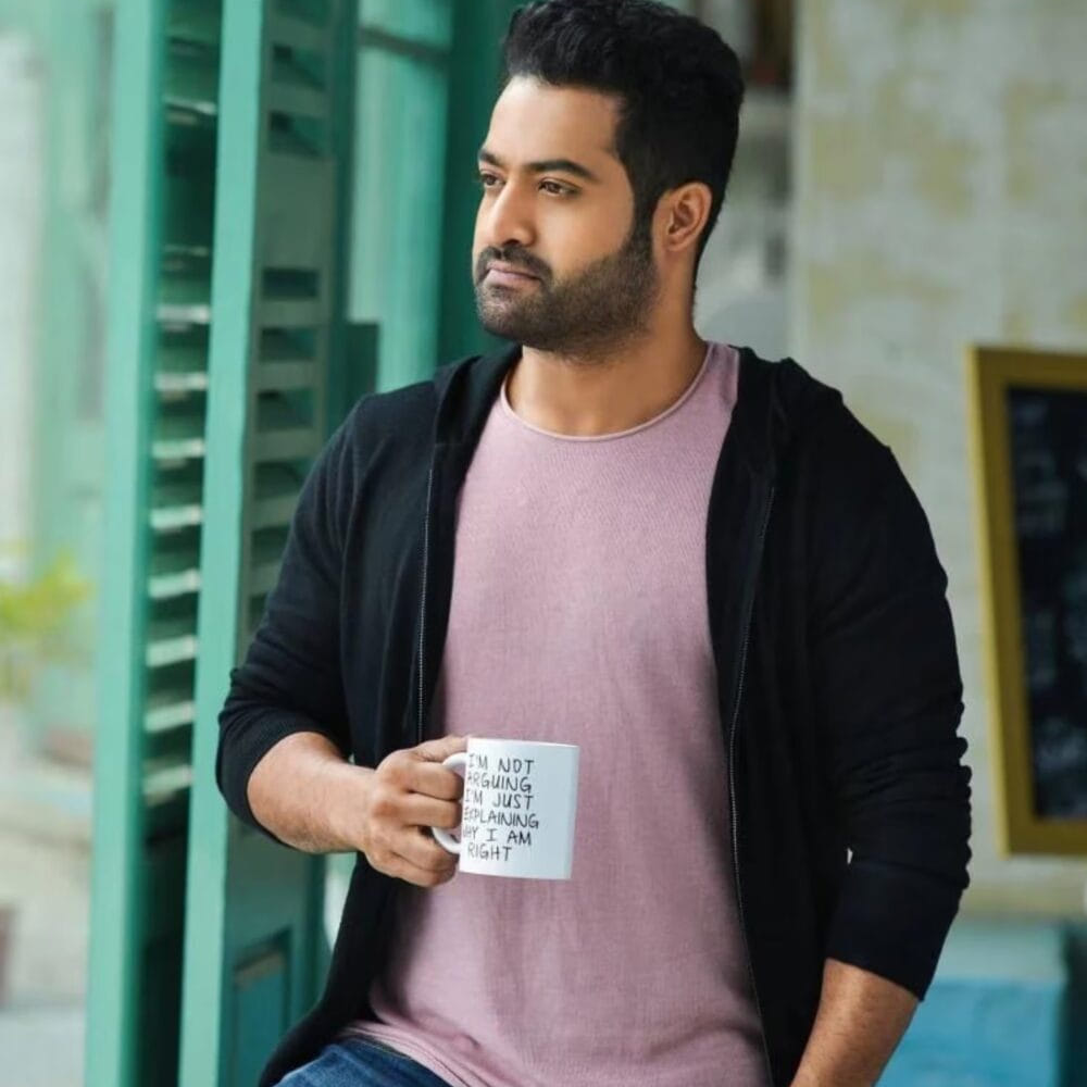 ఈ సినిమాకు సంబంధించిన ఒక సంచలన గాసిప్ ఇప్పుడు టాలీవుడ్ 'గాసిప్ గ్యారేజ్'లో హాట్ టాపిక్‌గా మారింది. ఈ చిత్రంలో అత్యంత కీలకమైన, దైవిక ప్రాధాన్యత కలిగిన అయ్యప్ప స్వామి పాత్రలో గ్లోబల్ స్టార్ జూనియర్ ఎన్టీఆర్ (NTR) గెస్ట్ రోల్‌లో కనిపించబోతున్నారనే ప్రచారం గట్టిగా సాగుతోంది. అయితే దీనిపై ఇప్పటివరకు క్లారిటీ రాలేదు. కానీ ఫిల్మ్ వర్గాల్లో ఈ న్యూస్ మాత్రం హల్చల్ చేస్తుంది. ఇటీవలే విడుదలైన 'ఇరుముడి' ఫస్ట్ లుక్ పోస్టర్ ప్రేక్షకుల్లో భారీ అంచనాలను పెంచేసింది.
