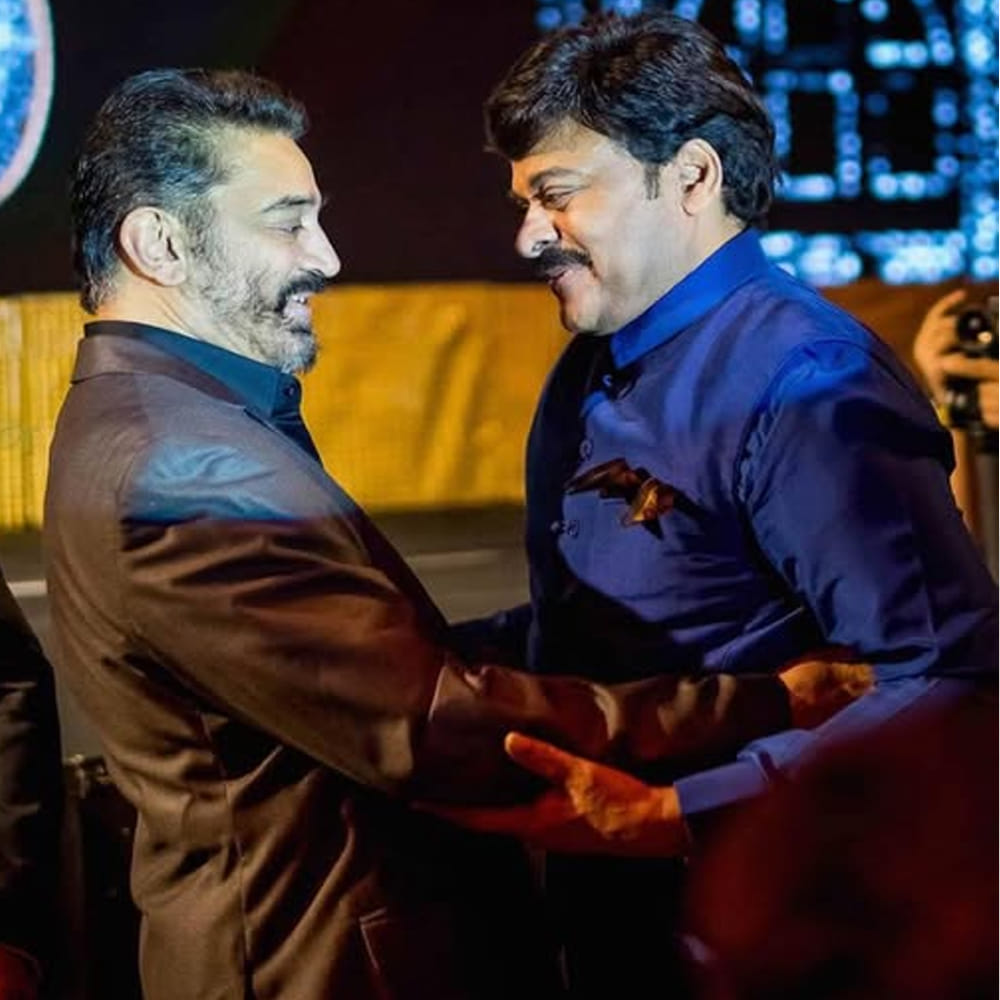 సినిమా రంగానికి భాషా సరిహద్దులు లేవని నిరూపించడంలో చిరంజీవి ఎప్పుడూ ముందుంటారని కమల్ హాసన్ అభినందించారు. ఇతర పరిశ్రమల హీరోలను, సాంకేతిక నిపుణులను ఆదరించడంలో చిరంజీవి చూపించే చొరవను ఆయన గుర్తుచేసుకున్నారు. ఒకరి విజయాన్ని చూసి మరొకరు అసూయపడకుండా, పరిశ్రమ ఎదుగుదలకు తోడ్పడటం తాము సీనియర్ నటుల నుంచి నేర్చుకున్నామని కమల్ చెప్పారు. ఈ ఇద్దరు దిగ్గజ నటుల మధ్య ఉన్న పరస్పర గౌరవం, స్నేహపూర్వక వాతావరణం నేటితరం హీరోలకు ఎంతో ఆదర్శదాయకమని నెటిజన్లు కామెంట్లు చేస్తున్నారు.