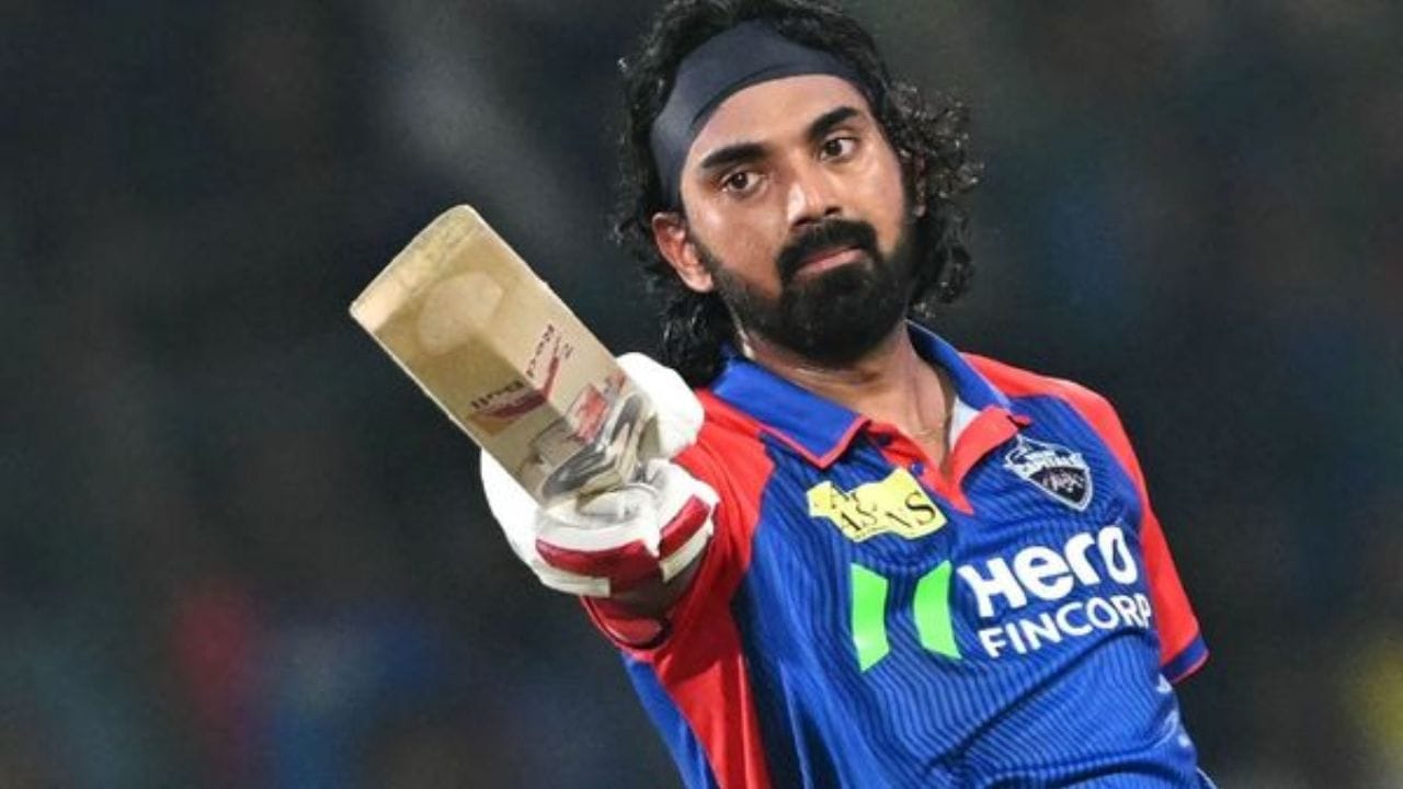 నిలకడకు కేరాఫ్ అడ్రస్.. కేఎల్ రాహుల్: ప్రస్తుత తరం అత్యుత్తమ బ్యాటర్లలో ఒకరైన కేఎల్ రాహుల్ ఈ ప్రతిష్టాత్మక జాబితాలో టాప్-5లో నిలిచాడు. ఆర్సీబీ, సన్రైజర్స్, పంజాబ్, లక్నో సూపర్ జెయింట్స్ జట్ల తరపున ఆడిన రాహుల్.. కేవలం 158 మ్యాచ్లలోనే 46.04 అద్భుతమైన సగటుతో 5755 పరుగులు రాబట్టాడు. ఐపీఎల్లో 6 సెంచరీలు, 44 ఫిఫ్టీలు చేసిన రాహుల్ స్ట్రైక్ రేట్ 138.70 గా ఉంది. ఏ స్థానంలోనైనా బ్యాటింగ్ చేయగల సామర్థ్యం, ఇన్నింగ్స్ను చక్కగా నడిపించే నైపుణ్యం రాహుల్ను ప్రత్యేకంగా నిలుపుతాయి.
