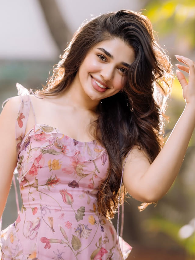 అతడంటే పిచ్చి.. తెలుగులో నా ఫేవరెట్ హీరో ఆయనే.. కృతి శెట్టి..