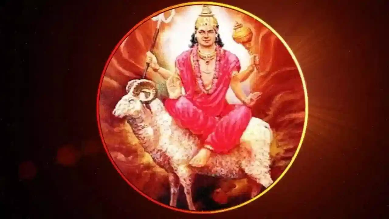 కుజ గ్రహన్ని అశుభంగా చెబుతారు. అయితే, మరికొద్దీ రోజుల్లో రజో యోగం ఏర్పడనుంది. ఇంకా మరో రెండు రాజయోగాలు కూడా ఏర్పడనున్నాయి. ఈ మహారాజ యోగాలు కలయిక వలన రెండు రాశుల వారికి విపరీతంగా కలిసి రానుంది. ఆ లక్కీ  రాశులేంటో ఇక్కడ తెలుసుకుందాం.. 
