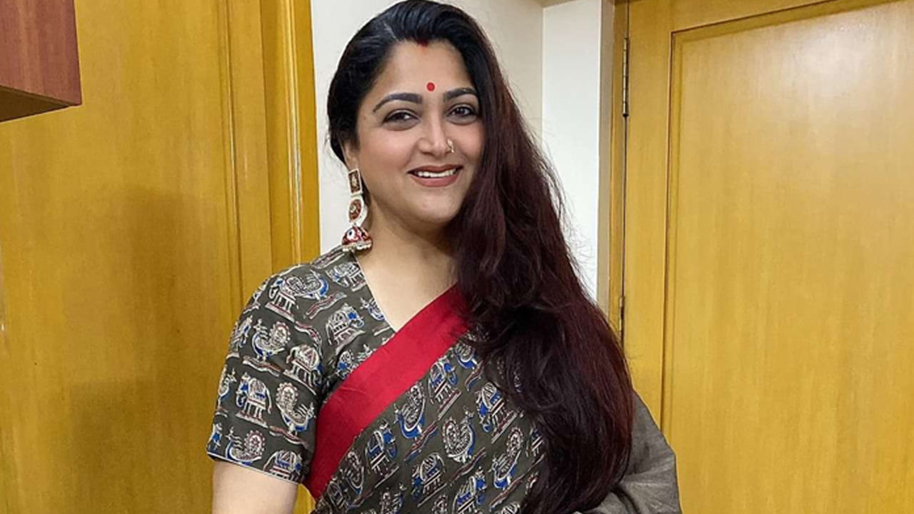  ఖుష్బూ తన ఆహారం గురించి మాట్లాడుతూ.. మైదాతో చేసిన పదార్థాలు, స్వీట్లు మరియు పంచదారను ఆమె పూర్తిగా పక్కన పెట్టేశారు. సాధారణంగా బరువు తగ్గడానికి చపాతీలు తింటారు, కానీ ఖుష్బూ తనకు చపాతీలు/గోధుమలు సెట్ కాలేదని భావించి వాటిని కూడా మానేశారు. తనకు ఇష్టమైన ఆహారాన్ని తక్కువ పరిమాణంలో (Portion control) తీసుకోవడం అలవాటు చేసుకున్నారు. ఆకలి వేసినప్పుడు మాత్రమే తినడం, కడుపు నిండా తినకపోవడం ఆమె సూత్రం. షూటింగ్స్‌లో ఉన్నా కూడా బయట జంక్ ఫుడ్ తినకుండా, ఇంటి నుండి తెచ్చుకున్న పౌష్టికాహారాన్నే తీసుకునేవారని గుర్తు చేసుకున్నారు. 