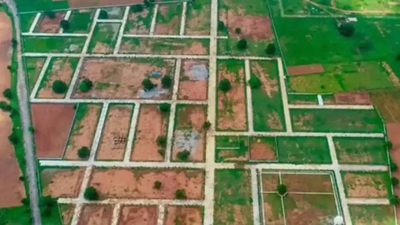 ఒక్కసారిగా కాదు.. విడతల వారీగా పెంపు..ఆర్థిక సలహాదారు అరవింద్ సుబ్రమణియన్ సూచనల మేరకు భారీ పెంపును ఒకేసారి అమలు చేయకుండా మూడు విడతల్లో అమలు చేసే ఆలోచనలో ప్రభుత్వం ఉన్నట్లు సమాచారం. దీనివల్ల ప్రభుత్వానికి ఆదాయం పెరగడమే కాకుండా ప్రజలపై ఒక్కసారిగా భారం పడకుండా ఉంటుందని భావిస్తున్నారు.