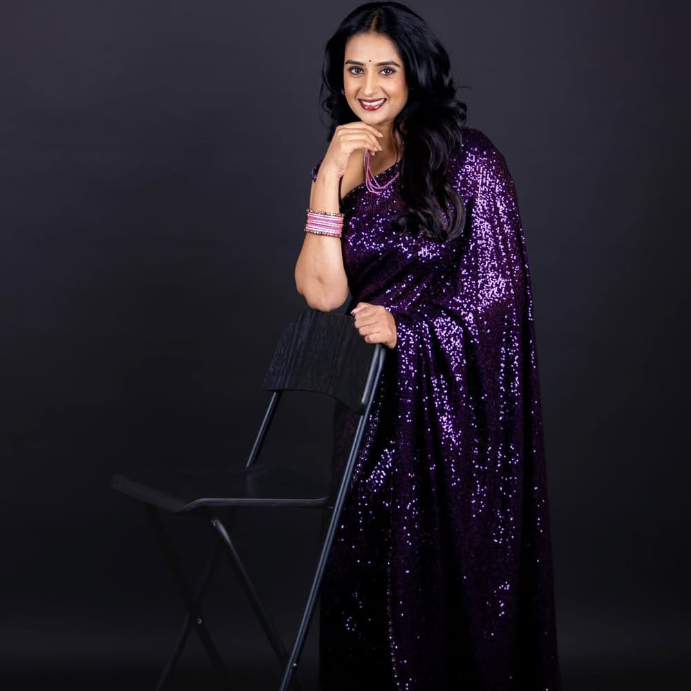 దీంతో పాటు తన కెరీర్లో అత్యంత ప్రశంసలు తెచ్చిపెట్టిన ‘ప్రేమించు’ సినిమాలోని అంధురాలి పాత్ర గురించి కూడా లయ మాట్లాడారు. ఆ పాత్ర చేసినప్పుడు ఇండస్ట్రీ నుండి, బయటి నుండి తీవ్ర విమర్శలు వచ్చాయని, కమర్షియల్ హీరోయిన్గా ఎదగాల్సిన సమయంలో ఇలాంటి ఆర్ట్ ఫిలింస్, డి-గ్లామర్ రోల్స్ ఎందుకు చేస్తున్నావంటూ భయపెట్టారని గుర్తుచేసుకున్నారు. సినిమా విడుదలైన మొదటి వారం 'కోటి రూపాయల నష్టం' అన్నారని, కానీ మూడో వారానికి అదే సినిమా 'కోటి రూపాయల లాభాన్ని' తెచ్చిపెట్టిందని ఆనందం వ్యక్తం చేశారు.