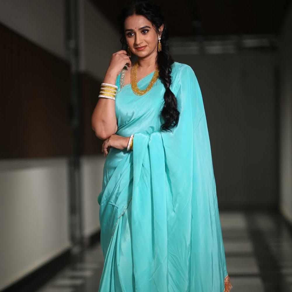 రోజుకు రెండు పూటలా తినడమే తన అలవాటని లయ వివరించారు. ఆమె ఆహారంలో కూరలు అధిక మొత్తంలో ఉంటాయి. ముగ్గురు, నలుగురికి సరిపడే కూరను ఆమె ఒక్కరే తింటారని తెలిపారు. కూరగాయలు, పప్పులు ఎక్కువగా తీసుకుంటారు. అన్నాన్ని చాలా తక్కువ మోతాదులో, సుమారు మూడవ వంతు కప్పు మాత్రమే తీసుకుంటారు. అన్నం లేకుండా కేవలం కూర తినడం అనే ఫీలింగ్ రాకుండా ఉండటానికి మాత్రమే అన్నం తింటానని, లేకపోతే అది కూడా ఉండదని లయ పేర్కొన్నారు. అనేకమంది పెరుగు తినకూడదని చెబుతున్నప్పటికీ, లయ చిన్నప్పటి నుంచి పెరుగు తింటారు. 