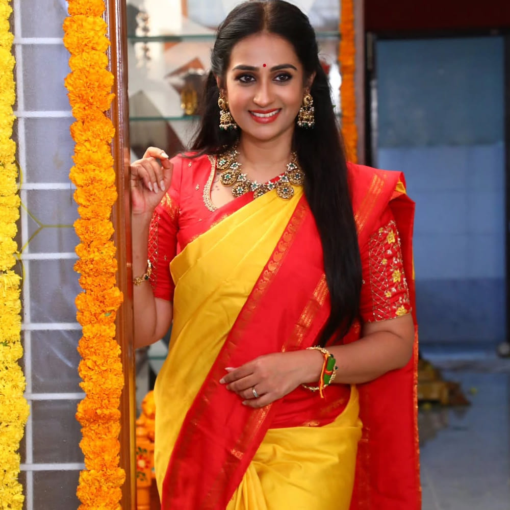 పాలు, కాఫీ, టీ తాగని ఆమెకు కాల్షియం లభించేందుకు పెరుగు అవసరమని, అందుకే గ్రీక్ యోగర్ట్ తీసుకుంటానని తెలిపారు. గ్రీక్ యోగర్ట్‌లో ప్రోటీన్ అధికంగా ఉంటుందని ఆమె అన్నారు. లయ పూర్తి శాకాహారి. జిమ్‌కు వెళ్లేవారు ప్రోటీన్ గురించి మాట్లాడినప్పుడు, శాకాహారులకు ప్రోటీన్ ఎక్కడి నుండి వస్తుందనేది ఒక సవాలని ఆమె ఒప్పుకున్నారు. అయితే, తాను పాటించే ఈ విధానం తన ఆరోగ్యానికి, శరీరానికి సరిపోయిందని, అందుకే తాను దీనిని కొనసాగిస్తున్నానని లయ స్పష్టం చేశారు.