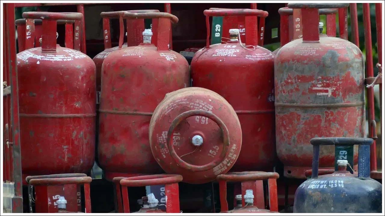 LPG Cylinder Prices: గృహ వినియోగం నుండి వాణిజ్యం వరకు.. ఏ సిలిండర్ ఎంత ధర ఉందో తెలుసా?