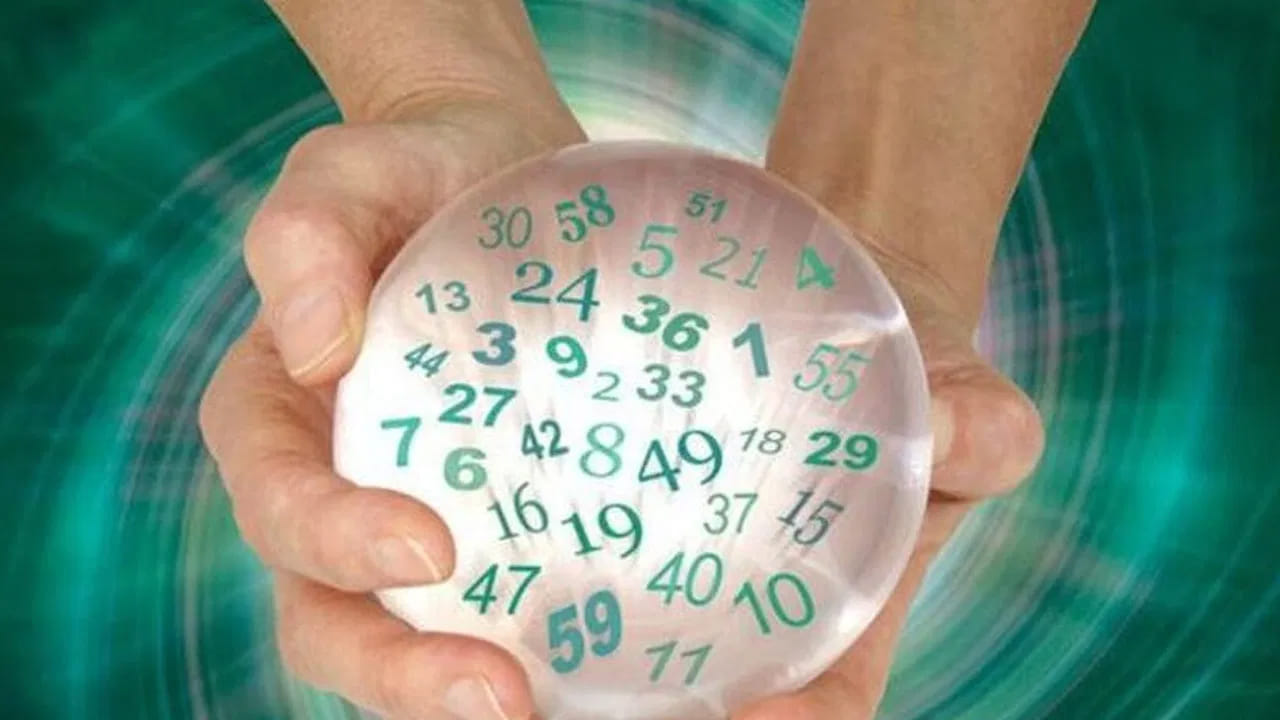 అయితే ఇప్పుడు పుట్టిన తేదీని బట్టి అదృష్ట సంఖ్య ఎలా తెలుసుకోవాలో చూసేద్దాం.. ఒక వేళ మీరు  2-12-1997లో గనుక జన్మించినట్లు అయితే. 2+1+2+1+9+9+7=31= 3+1=4 అంటే     ఈ తేదీలో జన్మించిన వ్యక్తుల  అదృష్ట సంఖ్య   4.  ఈలక్కీ  నెంబర్ అనేక విధాలుగా ఉపయోగపడుతుంది. 