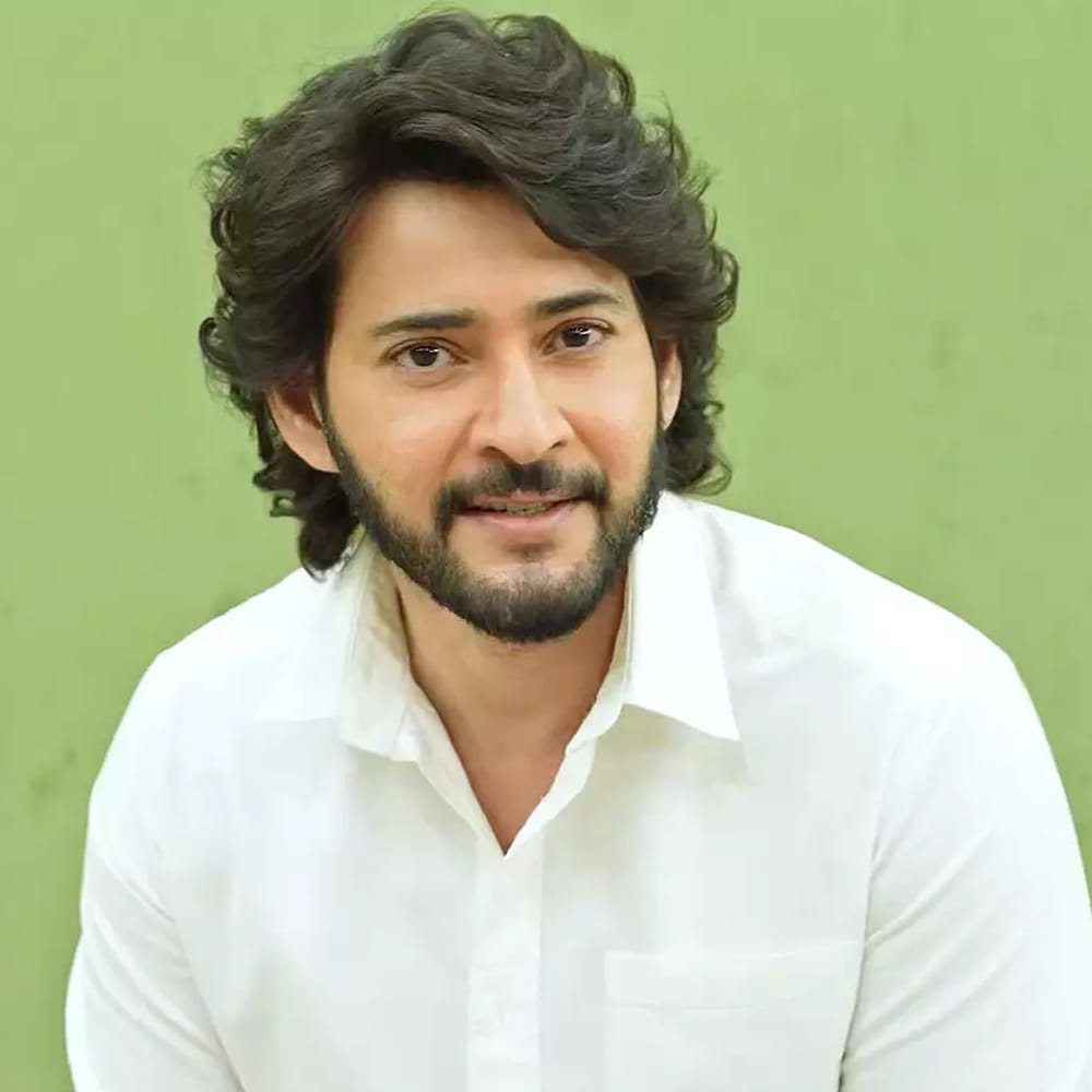 గతంలో ఓ ఇంటర్వ్యూలో నయన్ మాట్లాడుతూ.. మహేష్ బాబుతో కలిసి నటించే ఛాన్స్ రాలేదని.. ఛాన్స్ వస్తే తప్పకుండా నటిస్తా అని తెలిపింది. ప్రస్తుతం మహేష్ వారణాసి సినిమాలో బిజీగా ఉన్నాడు. అలాగే నయన్ సల్మాన్ ఖాన్ నటిస్తున్న సినిమాలో హీరోయిన్ గా చేస్తుంది. మరో ఈ ఇద్దరి కాంబోలో సినిమా ఎప్పుడొస్తుందో చూడాలి.