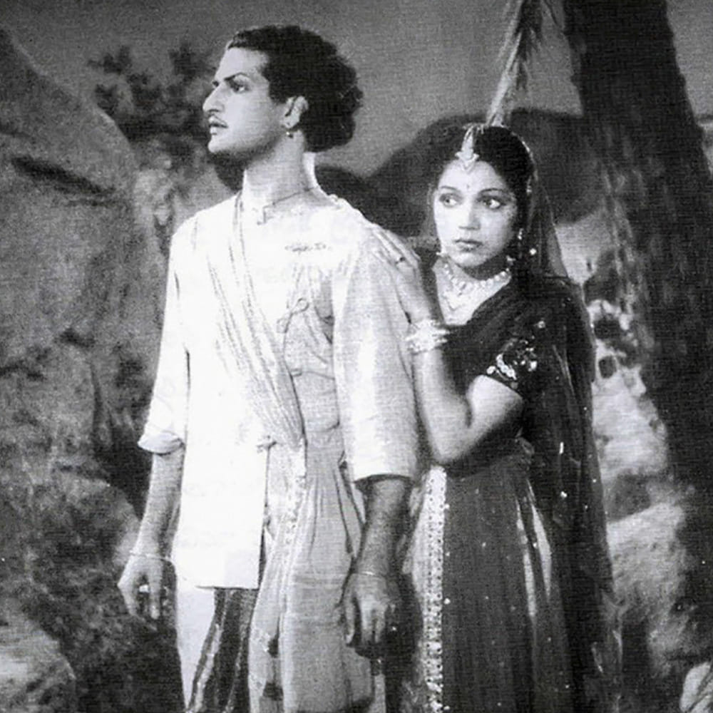 సాంకేతిక పరిజ్ఞానం మరియు ప్రచార సాధనాలు ఇస్మంతైనా లేని రోజుల్లోనే, మన తెలుగు సినిమా ఒకటి చైనా సబ్‌టైటిల్స్‌తో అక్కడ విడుదలై, ఏకంగా 100 రోజులు విజయవంతంగా ప్రదర్శించబడింది. ఆ చిత్రమే విశ్వవిఖ్యాత నటసార్వభౌమ నందమూరి తారకరామారావు, భానుమతి ప్రధాన పాత్రల్లో నటించిన అమరకావ్యం 'మల్లీశ్వరి'.
