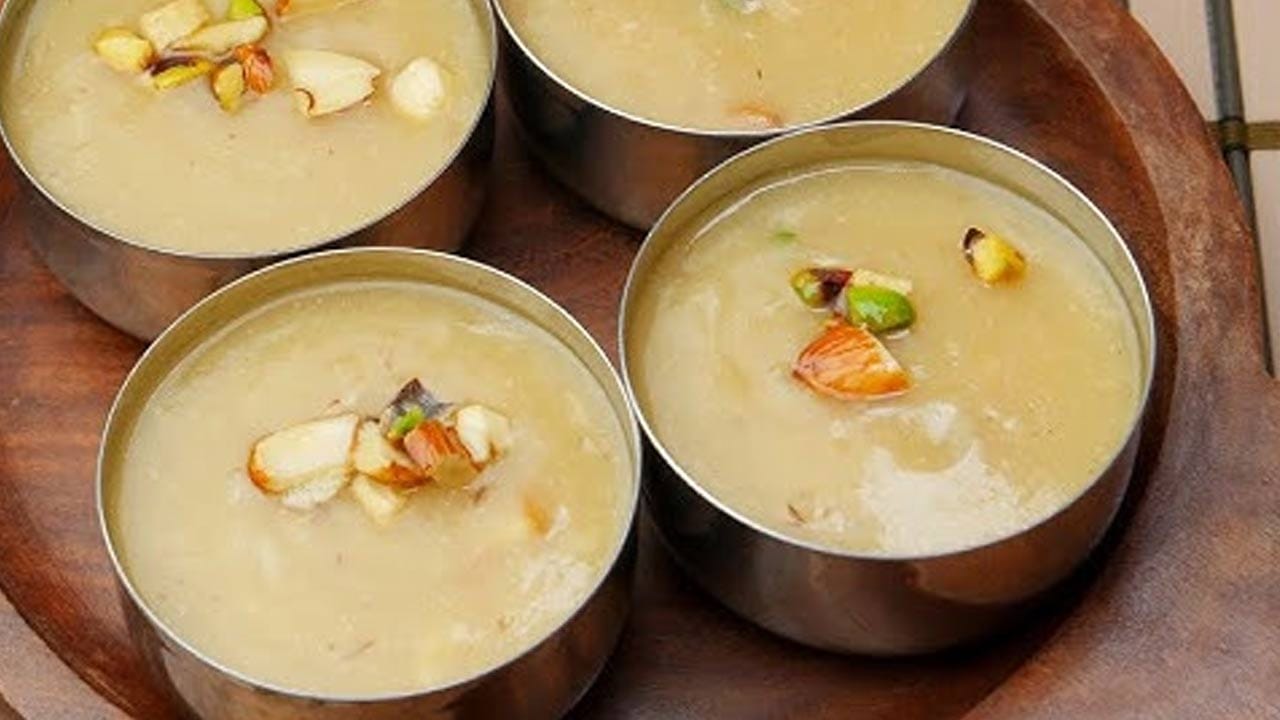  ఫినిషింగ్ టచ్  : చివర్లో  వేయించిన జీడిపప్పు, అర టేబుల్ స్పూన్ యాలకుల పొడిని వేసి  బాగా మిక్స్ అయ్యేలా  కలుపుకుని స్టవ్ ఆఫ్ చేసి దించేసి తినడమే. అంతే, వేడి వేడి మినపప్పు  పాయసం రెడీ. పిల్లలు నుంచి పెద్దల వరకు దీనిని  ఎంతో ఇష్టంగా తింటారు.

