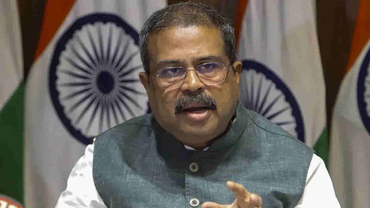 సీబీఎస్సీ OSMపై విద్యార్ధులు, తల్లిదండ్రుల్లో ఆందోళన.. రంగంలోకి మంత్రి ధర్మేంద్ర ప్రధాన్!