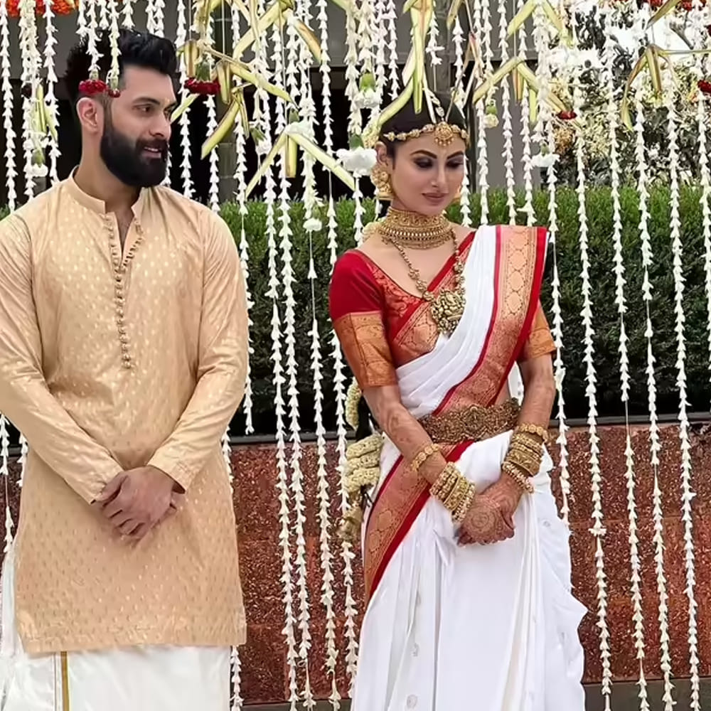 మౌనీ రాయ్ ఇన్‌స్టాగ్రామ్ ఖాతా కనిపించకపోవడంతో ఆమె అభిమానులు ఆందోళన వ్యక్తం చేస్తున్నారు. కేవలం విడాకుల వల్లే ఆమె ఇలా చేసిందా? లేక తన ఖాతా హ్యాక్ అయిందా? అనే అనుమానాలు కూడా వ్యక్తమవుతున్నాయి. అయితే, భర్త ఫోటోలు తొలగించడం అనేది వ్యక్తిగత విభేదాలు, డివోర్స్ రూమర్స్ ఒక్కసారిగా నెట్టింట హల్చల్ చేశాయి. మౌనీ రాయ్ వివరణతో ఆమె అభిమానులు ఊపిరి పీల్చుకున్నారు. సెలబ్రిటీల వ్యక్తిగత స్వేచ్ఛను గౌరవించాలని పలువురు సోషల్ మీడియా వేదికగా కోరుతున్నారు.