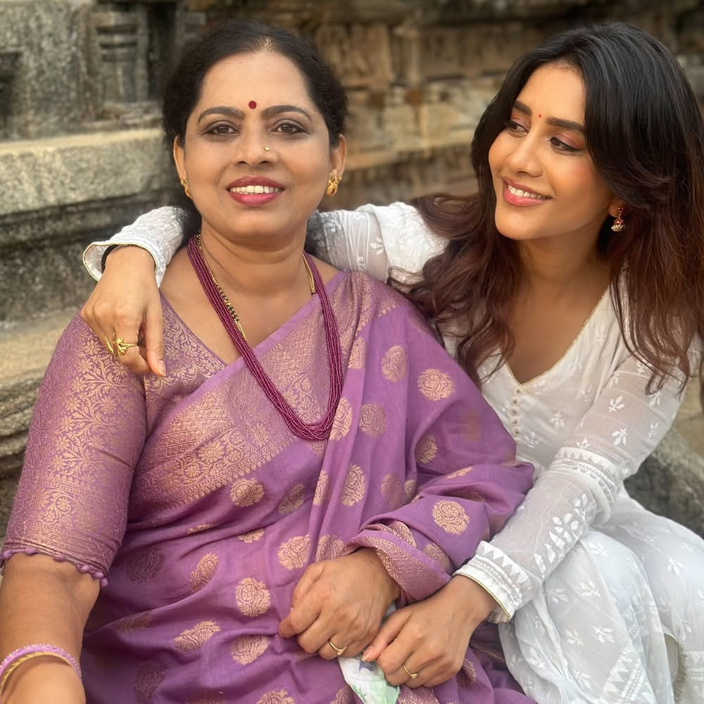 నభా నటేష్ మొదట కన్నడ చిత్ర పరిశ్రమ ద్వారా ప్రేక్షకులకు పరిచయమయ్యారు. ఆమె నటించిన తొలి చిత్రం 'వజ్రకాయ' (Vajrakaya - 2015). శివ రాజ్‌కుమార్ హీరోగా నటించిన ఈ చిత్రంలో ఆమె నటనకు మంచి మార్కులు పడ్డాయి. ఈ సినిమా తర్వాత కన్నడలో కొన్ని సినిమాల్లో నటించి, ఆపై టాలీవుడ్‌లో అవకాశం దక్కించుకున్నారు. నభా నటేష్‌కు అద్భుతమైన డాన్స్ చేయగల సామర్థ్యం ఉంది. ఆమె సినిమాల్లోని సాంగ్స్‌లో కనిపించే ఎనర్జీ, ముఖ్యంగా 'ఇస్మార్ట్ శంకర్' చిత్రంలోని పాటల్లో ఆమె చూపిన గ్రేస్ ప్రేక్షకులను కట్టిపడేసింది.ఫిట్‌నెస్ విషయంలో కూడా ఆమె చాలా కచ్చితంగా ఉంటారు.