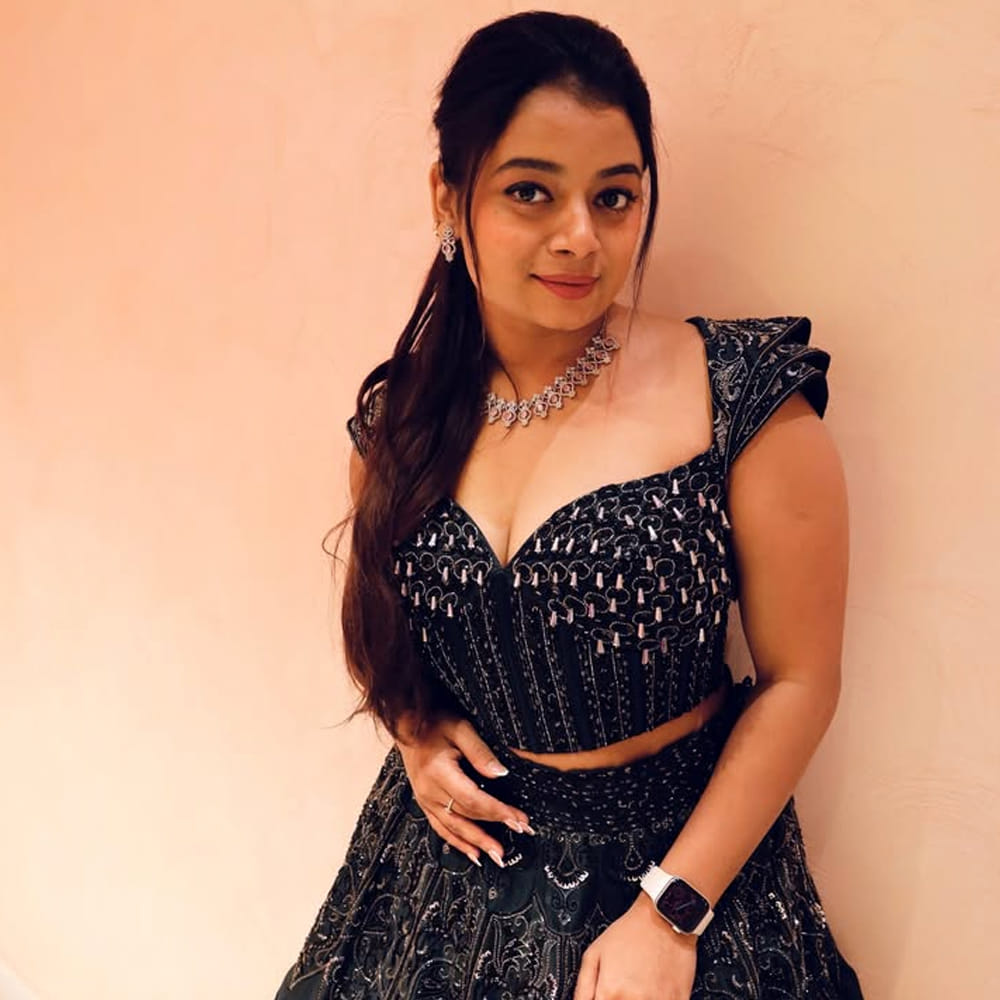 అలాంటి "టిపికల్ తెలుగు అమ్మాయి" పాత్రలలో నటించాలని ఆమె ఆకాంక్షించారు. డైరెక్టర్ శేఖర్ కమ్ముల గారికి తాను అప్లికేషన్ పంపాలనుకుంటున్నానని, ఫిదా 2 లో నటించాలని కోరుకుంటున్నానని నవ్వుతూ చెప్పారు. తన డ్రీమ్ హీరోల గురించి మాట్లాడుతూ, రామ్ చరణ్‌పై తనకు హ్యూజ్ క్రష్ ఉందని, ఆనంద్ దేవరకొండ తన రెండో క్రష్ అని నైనిక వెల్లడించారు. ఒకవేళ సిస్టర్ పాత్రలు వస్తే, పాత్రకు ప్రాధాన్యత ఉంటే తప్పకుండా చేస్తానని, లేదంటే స్వీకరించనని స్పష్టం చేశారు.