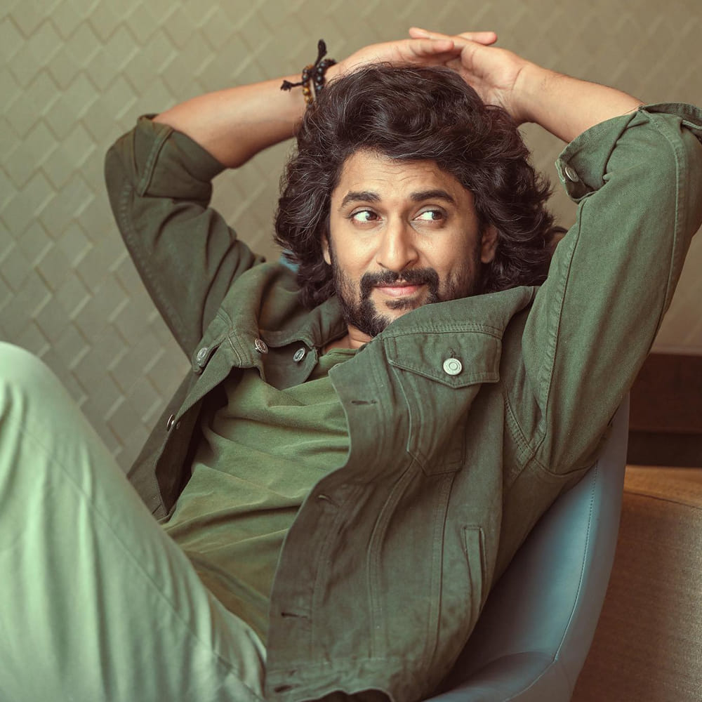  ప్రస్తుతం వరుస సినిమాలతో ఫుల్ జోష్‌లో ఉన్న నాని.. ఓ వైపు నటుడిగా, మరోవైపు నిర్మాతగా కూడా రాణిస్తున్నారు. తనకు అతిలోక సుందరి, దివంగత నటి శ్రీదేవి అంటే ప్రాణమని, ఆమెను తాను ఎంతగానో ఆరాధిస్తానని తెలిపారు. నాని మాట్లాడుతూ.. "నాకు శ్రీదేవి గారంటే చాలా ఇష్టం, నిజం చెప్పాలంటే ఆమెపై నాకు పిచ్చి. శ్రీదేవి, వెంకటేష్ కాంబినేషన్‌లో వచ్చిన 'క్షణక్షణం' సినిమాను నేను ఎన్ని సార్లు చూశానో నాకే లెక్కలేదు. లక్ష సార్లు చూసినా సరే, మళ్లీ మళ్లీ చూడాలనిపించే అద్భుతమైన చిత్రం అది" అని అన్నారు. 