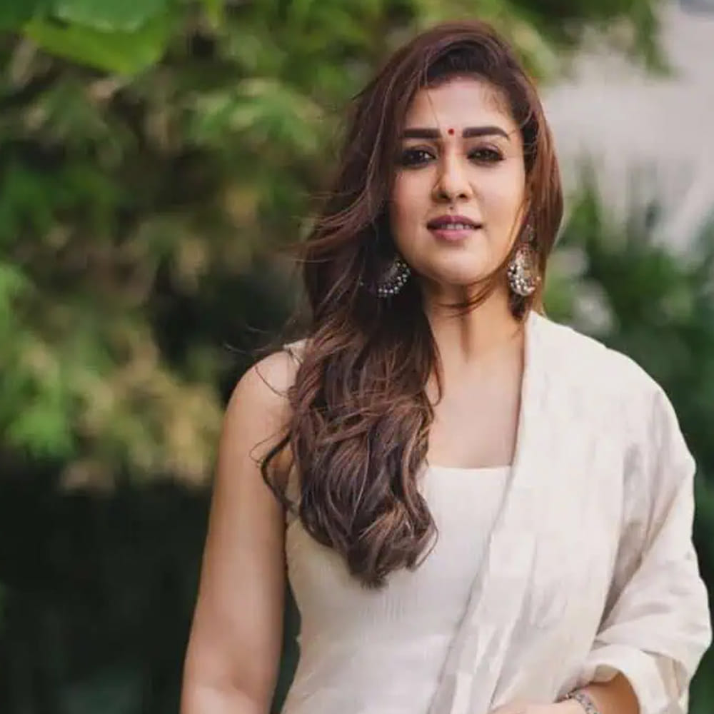 టాలీవుడ్ అగ్ర హీరోలందరితో పని చేసింది నయన్. చిరంజీవితో ‘సైరా నరసింహారెడ్డి’, ‘గాడ్ ఫాదర్’ , రీసెంట్ బ్లాక్ బస్టర్ 'మన శంకర వరప్రసాద్ గారు' సినిమాల్లో నటించగా, నందమూరి బాలకృష్ణతో ‘సింహా’, ‘శ్రీరామరాజ్యం’, ‘జై సింహా’ వంటి సూపర్ హిట్లు అం దుకుంది. అలాగే వెంకటేష్ సరసన ‘లక్ష్మి’, ‘తులసి’, ‘బాబు బంగారం’ వంటి సినిమాల్లో మెరిసింది ఈ స్టార్ హీరోయిన్ .