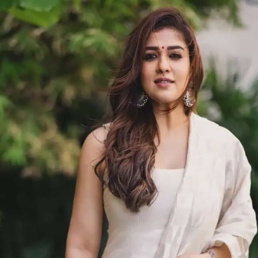 టాలీవుడ్ అగ్ర హీరోలందరితో పని చేసింది నయన్. చిరంజీవితో ‘సైరా నరసింహారెడ్డి’, ‘గాడ్ ఫాదర్’ , రీసెంట్ బ్లాక్ బస్టర్ 'మన శంకర వరప్రసాద్ గారు' సినిమాల్లో నటించగా, నందమూరి బాలకృష్ణతో ‘సింహా’, ‘శ్రీరామరాజ్యం’, ‘జై సింహా’ వంటి సూపర్ హిట్లు అం దుకుంది. అలాగే వెంకటేష్ సరసన ‘లక్ష్మి’, ‘తులసి’, ‘బాబు బంగారం’ వంటి సినిమాల్లో మెరిసింది ఈ స్టార్ హీరోయిన్ .