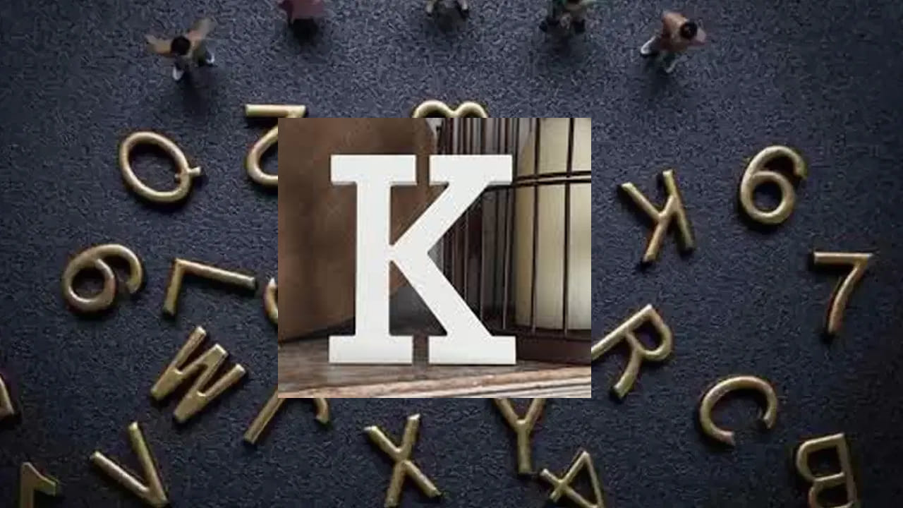 
‘K’ అక్షరం.. 

‘K’ అక్షరంతో పేరు మొదలయ్యే వారు శక్తివంతమైన వ్యక్తిత్వం కలవారని న్యూమరాలజీ చెబుతుంది. సంపాదనకు మంచి అవకాశాలు లభిస్తాయని, ఆర్థికంగా ఎదుగుదల సాధించవచ్చని నమ్మకం ఉంది. వీరు సౌకర్యవంతమైన జీవితం కోరుకుంటారు.  జీవితంలో స్థిరత్వాన్ని సాధించడానికి ప్రయత్నిస్తారు.
