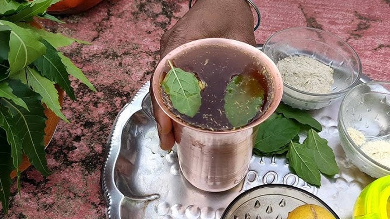 పానకం ఎలా తయారు చేయాలంటే? ఒక గ్లాస్ నీటిలో కొద్దిగా బెల్లం కలిపి దీనిని బాగా కరిగించాలి. ఆ తర్వాత దీనిలో చెరుకు రసం, మిరియాల పొడి, యాలకుల పొడి, ఒక టేబుల్ స్పూన్  నిమ్మరసం కలిపితే రుచికరమైన  పానకం రెడీ. చాలా మంది పండుగలలో సమయంలో ఈ  పానకం ప్రత్యేకంగా  చేసుకుని తాగుతారు. ఇది ఆరోగ్యానికి  ఎంతో మేలు చేస్తుంది. 
