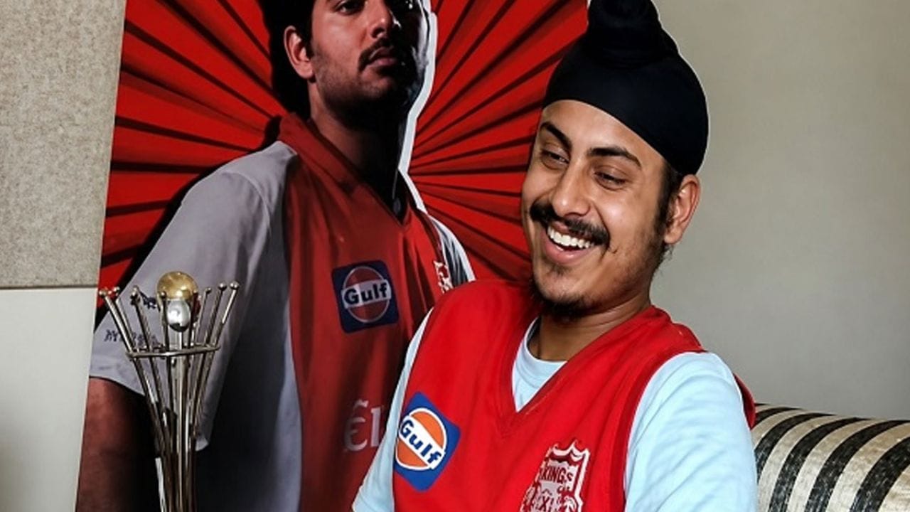 భారత అండర్-19 జట్టు మాజీ ఆటగాడు, ఐపీఎల్ మాజీ క్రికెటర్ అమన్‌ప్రీత్ సింగ్ గిల్ బుధవారం చండీగఢ్‌లో కన్నుమూశారు. ఆయన మరణానికి గల కారణాలు ఇంకా అధికారికంగా వెల్లడి కాలేదు. కేవలం 36 ఏళ్ల ప్రాయంలోనే ఆయన మరణించడంతో క్రికెట్ ప్రపంచం మూగబోయింది. అమన్‌ప్రీత్ సింగ్ గిల్ మైదానంలో ఎంతో చురుగ్గా ఉంటూ, క్రమశిక్షణ కలిగిన ఆటగాడిగా పేరు తెచ్చుకున్నారు. ఆయన హఠాన్మరణం పంజాబ్ క్రికెట్‌కు తీరని లోటుగా పరిగణించబడుతోంది.