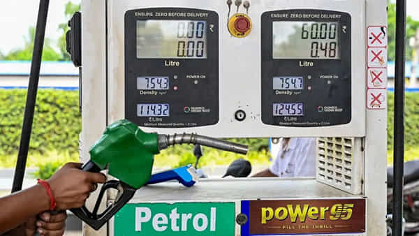 Petrol Diesel Price Hike: పెట్రోల్, డీజిల్ ధరలు మరోసారి ఎంత పెరగనున్నాయో తెలుసా..? నిపుణులు చెప్పేది ఇదే..!