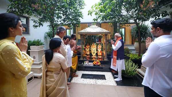ప్రోటోకాల్ పక్కనబెట్టి.. ముఖ్యమంత్రి ఇంటికి ప్రధాని మోదీ.. సీఎం చంద్రబాబు భావోద్వేగం!