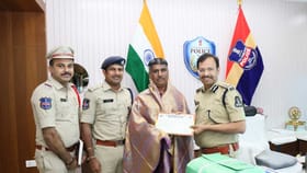 రౌడీ షీటర్‌పై సామాన్య వీరుడి వీరోచిత పోరాటం..!