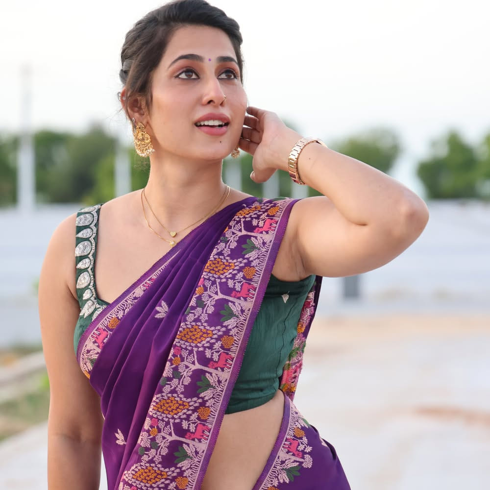 ప్రియా హెగ్డే తెలుగులో 'నువ్వే నా ప్రాణం' (2022) అనే సినిమాతో కథానాయికగా పరిచయమయ్యారు. దీనికి ముందు ఆమె కన్నడ చిత్ర పరిశ్రమలో తన నటనను ప్రారంభించి మంచి గుర్తింపు తెచ్చుకున్నారు. ఆమె 'మణి శంకర్', 'క్రేజీ ఫెలో' (2022) వంటి చిత్రాలలో కూడా నటించారు.  ఆమె టెలివిజన్ రంగంలో కూడా రాణిస్తున్నారు. ముఖ్యంగా 'కేర్ ఆఫ్ అనసూయ' సీరియల్‌లో 'పావని' పాత్రలో నటించి తెలుగు బుల్లితెర ప్రేక్షకులకు దగ్గరయ్యారు. దుబాయ్‌లో జరిగిన 5వ ఎడిషన్ GAMA (Gulf Andhra Musical Awards) 2025లో ఆమె ఒక ప్రతిష్టాత్మక అవార్డును అందుకున్నారు. 