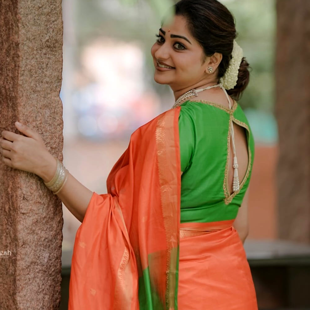 ఆమె 2013లో విడుదలైన 'బుల్బుల్' సినిమా ద్వారా శాండల్‌వుడ్‌లోకి అడుగుపెట్టింది. ఆమెకు లక్షలాది మంది అభిమానులు ఉన్నారు. రచితా రామ్ రియాలిటీ షోలలో కూడా కనిపిస్తుంది. ఆమె కొన్ని టీవీ షోల్లోనూ జడ్జ్ గా కూడా పాల్గొంటుంది. రచితా రామ్ సినిమాలు, టీవీ షోలతో చేతినిండా సంపాదిస్తుంది. ఆమె ఇన్‌స్టాగ్రామ్‌లో బ్రాండింగ్ కూడా చేస్తుంది దాని ద్వారా కూడా ఈ అమ్మడు బాగానే వెనకేసుకుంటుంది.