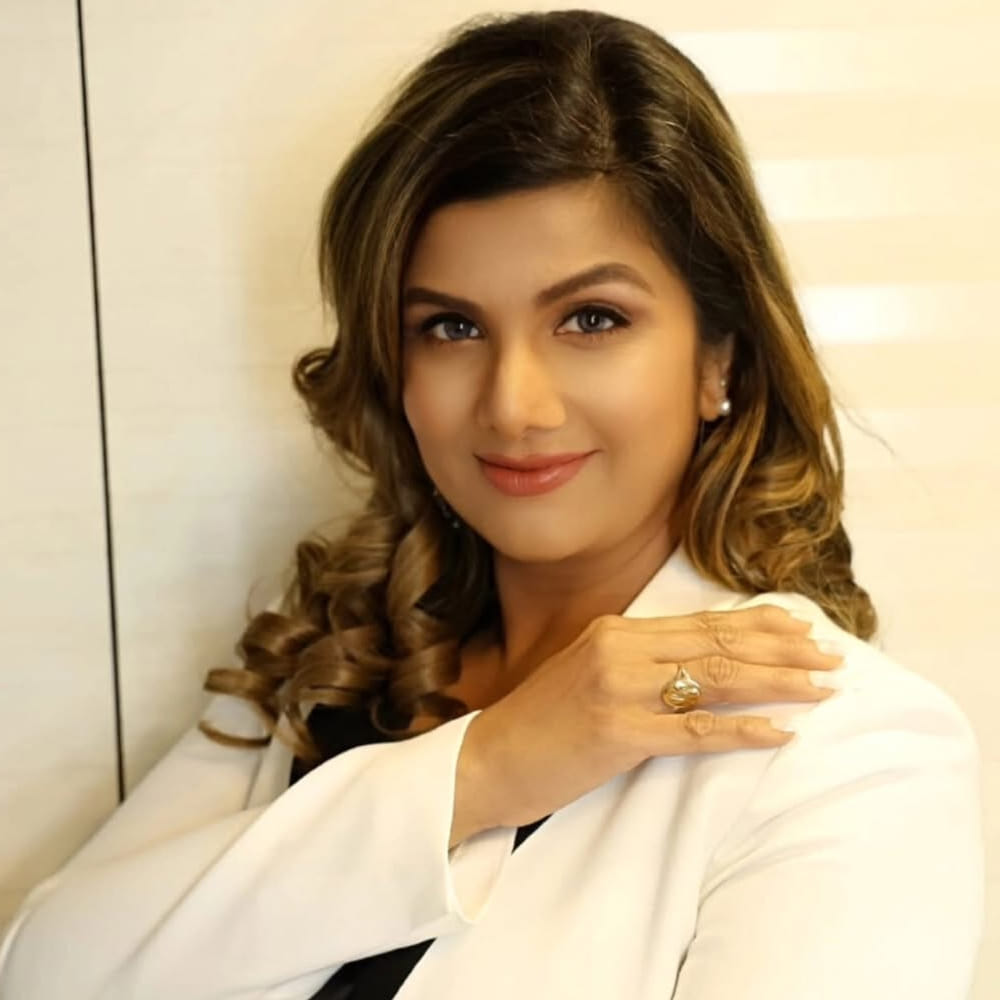  చివరగా, ప్రేక్షకుల కోసం తాను ఎవరికీ చెప్పని ఒక సీక్రెట్‌ను రంభ వెల్లడించారు. ఆర్టిస్టులంటే అందరూ డైట్‌లో ఉంటారని అనుకుంటారు కానీ తనకు ఐస్ క్రీమ్స్ అంటే చాలా ఇష్టమని, ముఖ్యంగా బండి మీద రాస్ప్బెర్రీ డాలీ ఐస్ క్రీమ్ అంటే ప్రాణమని తెలిపారు. చిన్నప్పుడు స్కూల్ దగ్గర ఇలాంటి కుచ్చి ఐస్ తినేదానినని, ఇందుకోసం తన అమ్మతో చాలా తిట్లు, దెబ్బలు కూడా తిన్నానని గుర్తుచేసుకున్నారు. మరో రహస్యంగా, చిరంజీవి మేకప్ అద్దాన్ని తానొకసారి "కొట్టేశానని" తెలిపారు. తన మేకప్ మ్యాన్ శివ బంధువైన వెంకటేష్ రావు చిరంజీవికి మేకప్ చేస్తుండేవారని, ఒక రోజు ఆయన వాడిన అద్దం తనకు నచ్చిందని, అప్పటి నుండి దానిని ఒక ఇన్స్పిరేషన్‌గా, అదృష్ట వస్తువుగా భావిస్తూ తనతోనే ఉంచుకున్నానని రంభ వెల్లడించారు 