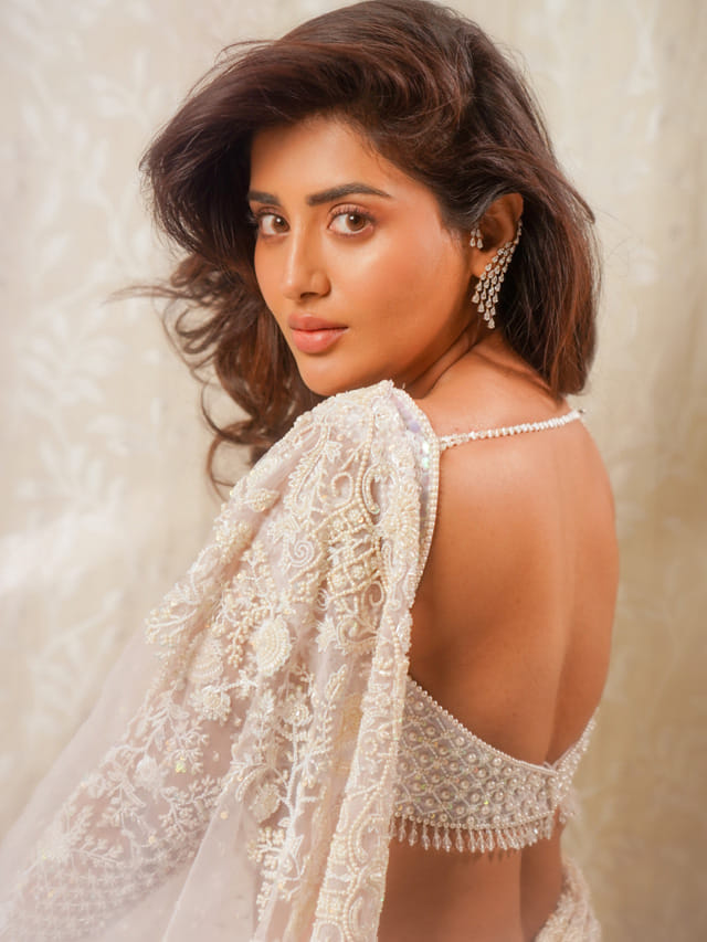 అందానికి కలిసిరాని అదృష్టం.. గ్లామర్ బ్యూటీ నీ పట్టించుకోని టాలీవుడ్..