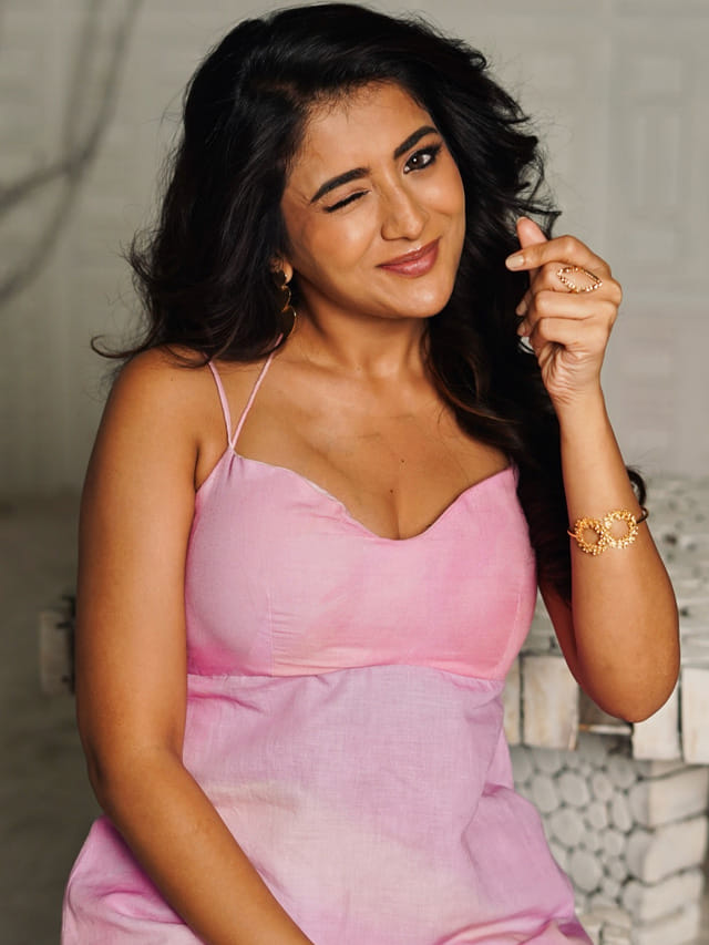 రాశి సింగ్ ఎంత ముద్దుగా ఉందో.. అందాలు ఫుల్ వర్త్ వర్మ