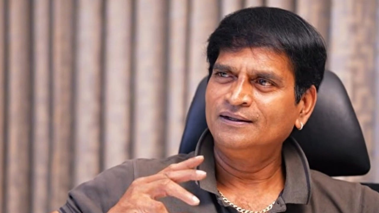 Ravi Babu: టిఫిన్లో వడ రాలేదని సినిమా షూటింగ్ నుంచి వెళ్లిపోయాడు.. ఆ టాలీవుడ్ నటుడిపై మండిపడ్డ రవిబాబు