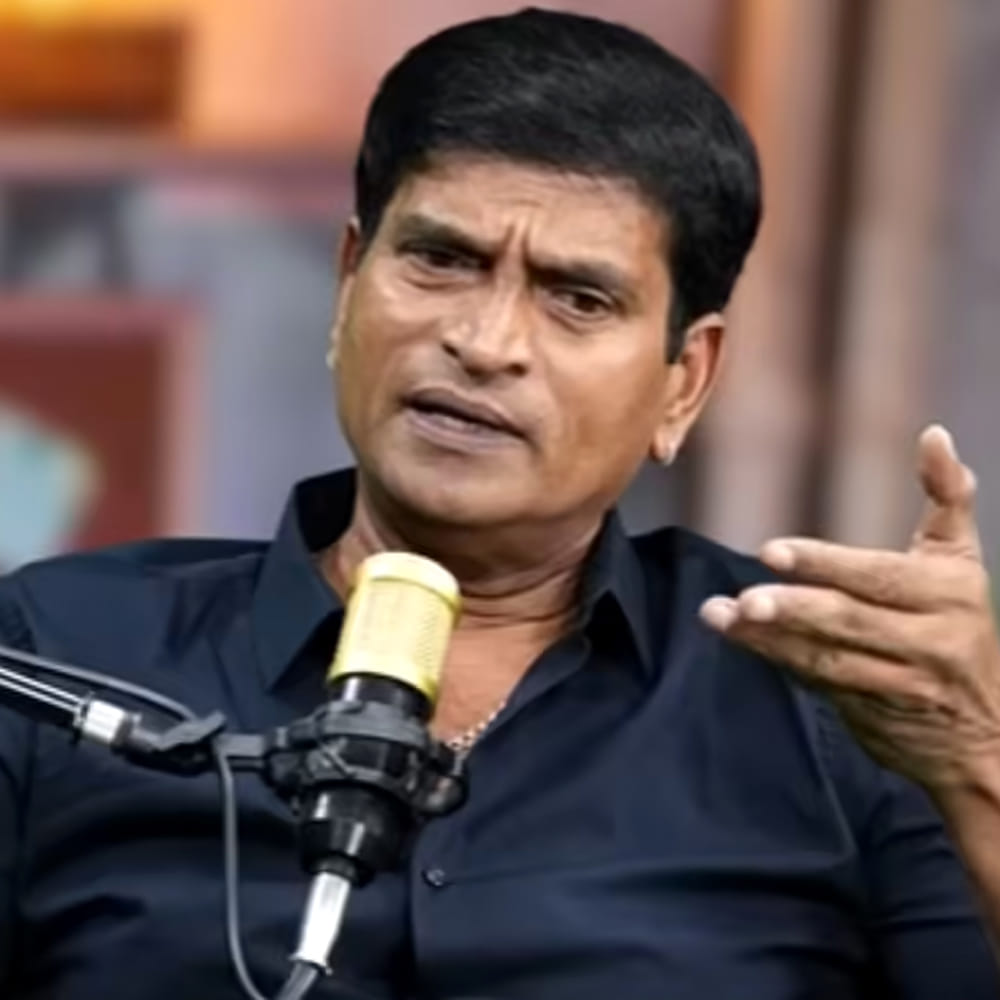 అయితే, సినిమా విడుదల రోజుకు ముందు రాత్రి, నిర్మాత డబ్బులు లేవని చెప్పి, ఒక ప్రభుత్వ భూమిని రెమ్యూనరేషన్‌గా ఇస్తానని నమ్మబలికి, పత్రాలపై సంతకాలు చేయించుకున్నాడని రవిబాబు పేర్కొన్నారు. మరుసటి రోజు అది ప్రభుత్వ భూమి అని తెలిసి మోసపోయానని, ఇది తనను ఎంతగానో బాధించిందని వెల్లడించారు. ఈ కేసు ప్రస్తుతం కోర్టులో ఉందని, చెక్కులకు సంబంధించిన వివాదం విచారణలో ఉందని ఆయన తెలిపారు.