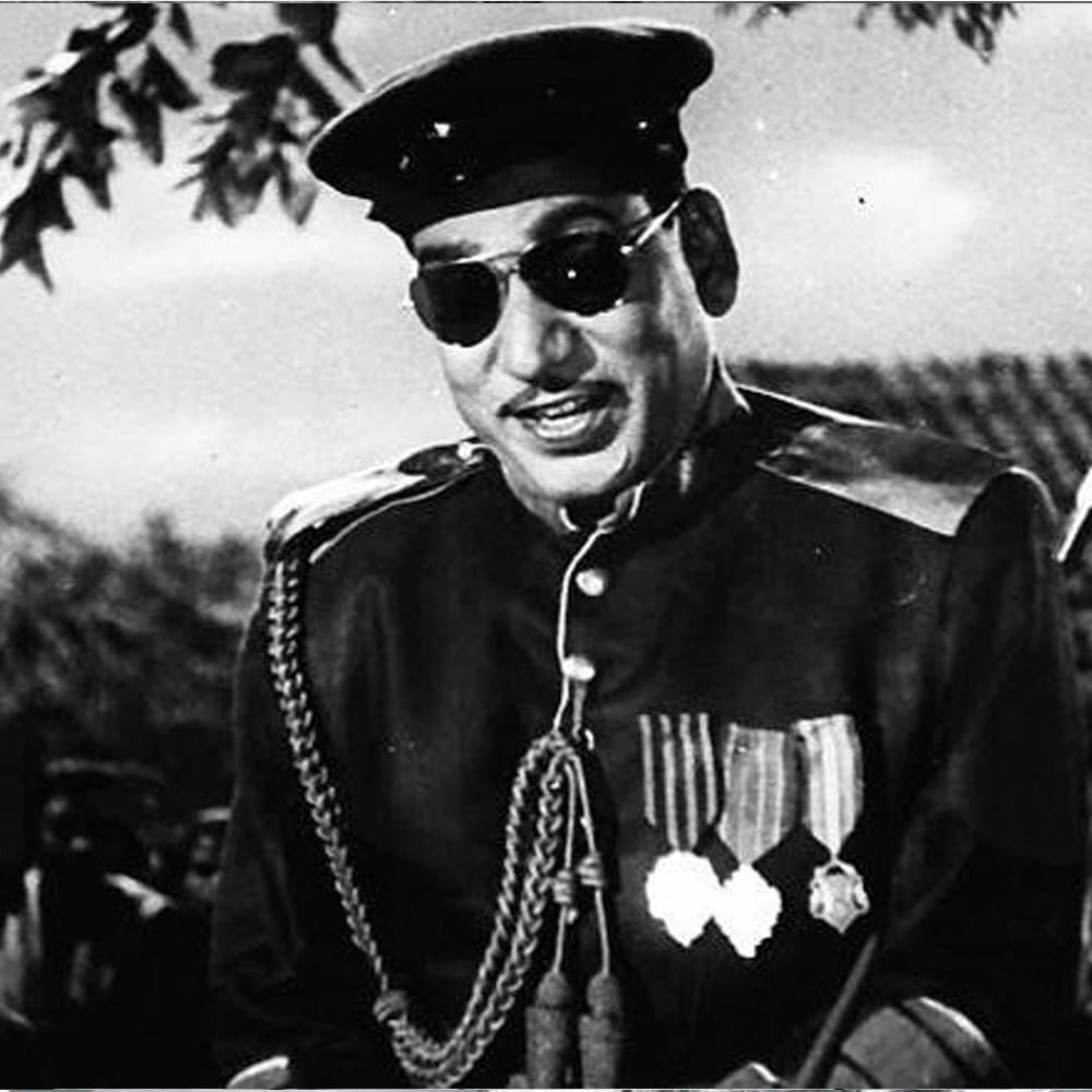 ఎంత ఎదిగినా ఒదిగి ఉండటం ఆయన నైజం. షూటింగ్ ముగిశాక చిన్న చిన్న ఆర్టిస్టులను, అసిస్టెంట్ డైరెక్టర్లను తన సొంత కారులో ఎక్కించుకుని వారి ఇళ్ల వద్ద దించి వెళ్లేంతటి గొప్ప మనసు ఆయనది.ఆయన కేవలం వెండితెరపైనే కాదు, నిజ జీవితంలోనూ ఎందరికో నవ్వులు పంచారు. రేలంగి గారి ఇంట్లో నిత్యం కనీసం 25 మందికి పైగా ఆకలి తీరేది. ఎంతోమంది పేద విద్యార్థుల ఫీజులు కట్టడం, నిరుపేద కుటుంబాలకు ఆర్థిక సాయం చేయడం వంటి ఎన్నో గుప్తదానాలు ఆయన చేశారు.
