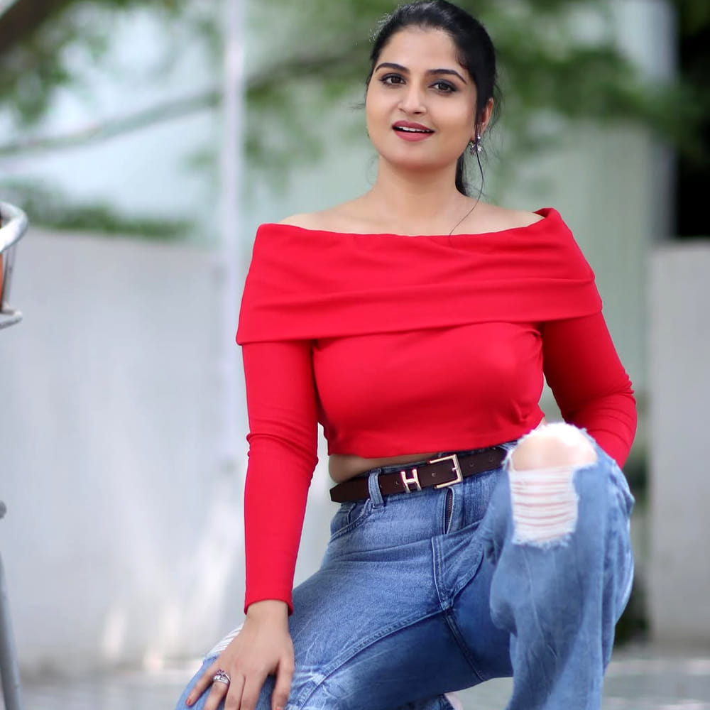 ప్రతి క్యారెక్టర్ ప్రేక్షకులకు గుర్తుండిపోయేలా నటించారు. వారిలో ఇక ఈ సీరియల్ లో స్వప్న అనే పాత్ర కూడా ప్రేక్షకులకు బాగా కనెక్ట్ అయ్యింది. ఆ పాత్రలో మొదట్లో.. హమీదా ఖాతూన్ నటించింది. కానీ ఇప్పుడు ఆమె ప్లేస్ లోకి మరో నటి వచ్చింది. బ్రహ్మముడి సీరియల్ లో స్వప్న పాత్రలో రూప ముగ్గల్ల నటిస్తుంది. ఈ చిన్నది ఎన్నో సీరియల్స్ లో నటించి మెప్పించింది.