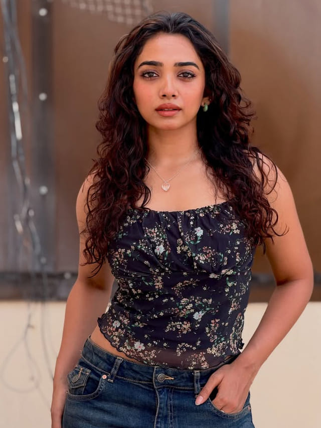 మతిపోగొడుతున్న కుర్ర భామ .. శాన్వి మేఘన ఫొటోస్ అదుర్స్
