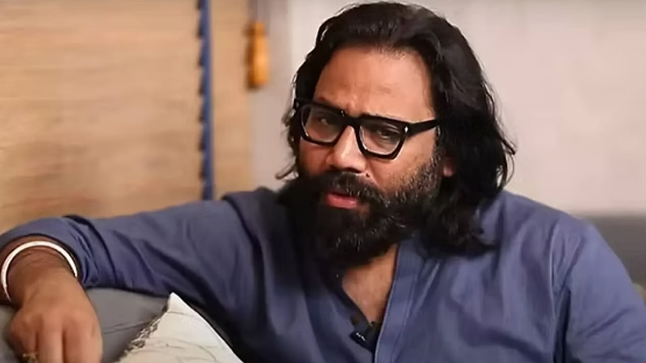 వైద్యులు "చచ్చిపోతావు" అని చెప్పిన స్థితి నుండి బయటపడటానికి క్రౌడ్ ఫండింగ్‌ను ఎంచుకున్నట్లు తెలిపారు. ఈ అనుభవంతో తనకు ట్రామా కలిగించని వారితోనే స్నేహం చేయాలని నిర్ణయించుకోవడంతో తన స్నేహితుల సర్కిల్ 90% తగ్గిపోయిందని చెప్పారు.   తన జీవితంలో నలుగురు మాత్రమే మిగిలారని ఆమె తెలిపారు. తాను ఎల్లప్పుడూ ఇతరులకు సహాయం చేసే వ్యక్తిని (గివర్) అని, తన చిన్నతనంలో ప్రేమ లభించకపోవడం వల్ల ఇలా మారానని వివరించారు. చికిత్సలు, కుండలినీ అవేకనింగ్ తర్వాత తన ఆధ్యాత్మిక ప్రయాణం ప్రారంభమైందని, తాను దేవుడిని కనుగొన్నానని గాయత్రీ గుప్తా అన్నారు.