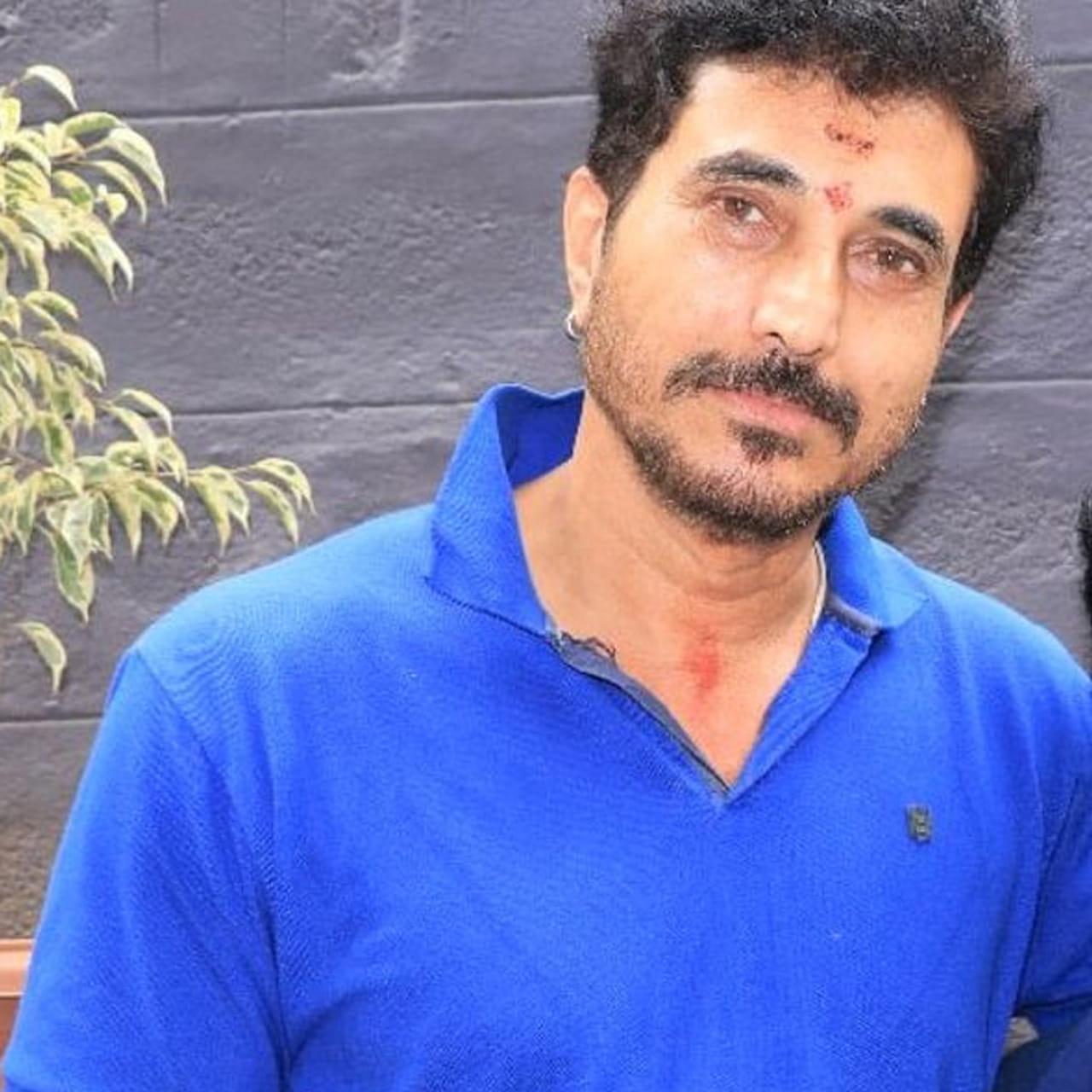 నటుడు సత్య ప్రకాష్ గతంలో ఓ ఇంటర్వ్యూలో మెగాస్టార్ చిరంజీవి గారితో తన తొలి అనుభవాలను, చిరంజీవి గారి గొప్పదనాన్ని వివరంగా పంచుకున్నారు. ఇండస్ట్రీలో తనకు రవిరాజా పినిశెట్టి గారు అవకాశం ఇచ్చినా, సినీ ప్రపంచానికి పరిచయం చేసింది మాత్రం చిరంజీవి గారేనని సత్య ప్రకాష్ స్పష్టం చేశారు. చిరంజీవి గారు కేవలం ఒక తరానికి మాత్రమే కాకుండా, అనేక తరాల యువతకు స్ఫూర్తి అని, సినిమా ఉన్నంత కాలం ఆయన ఐకాన్‌గా ఉంటారని ఆయన ప్రశంసించారు. సత్య ప్రకాష్ తన రెండవ లేదా మూడవ సినిమా అయిన "బిగ్ బాస్" సమయంలో చిరంజీవి గారితో కలిసి పనిచేశారు. ఈ అనుభవం తన జీవితంలో ఎప్పటికీ గుర్తుండిపోతుందని ఆయన తెలిపారు.