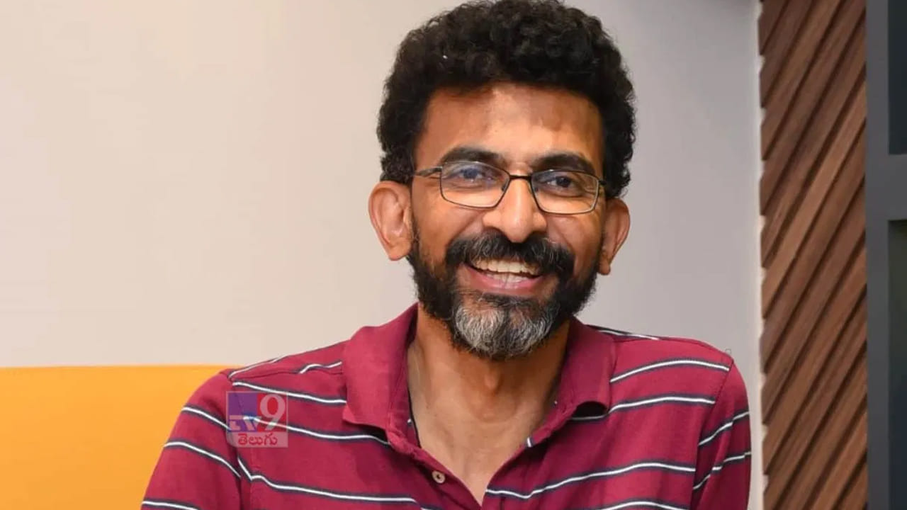 ప్రముఖ దర్శకుడు శేఖర్ కమ్ముల గతంలో ఓ ఇంటర్వ్యూలో చేసిన కామెంట్స్ ఇప్పుడు మరోసారి వైరలవుతున్నాయి. అందులో తన సినిమా ప్రస్థానం, చిత్రాల పట్ల తన ఆలోచనలపై కీలక విషయాలు వెల్లడించారు. ముఖ్యంగా లైఫ్ ఈజ్ బ్యూటిఫుల్ చిత్రంపై ఆయన చేసిన వ్యాఖ్యలు చర్చనీయాంశమయ్యాయి. లీడర్ తర్వాత వచ్చిన లైఫ్ ఈజ్ బ్యూటిఫుల్, అనామిక చిత్రాల పట్ల ఆయన జడ్జిమెంట్‌పై వచ్చిన విమర్శలను శేఖర్ కమ్ముల తోసిపుచ్చారు. తాను ఒక కథకుడు, చిత్రనిర్మాతగా ఎప్పటికీ తన అంతరాత్మ ప్రబోధం మేరకే సినిమాలు చేస్తానని స్పష్టం చేశారు. కేవలం ఆర్థిక లాభాల కోసమో, ఈఎంఐలు కట్టడానికో సినిమాలు తీయనని చెప్పారు.