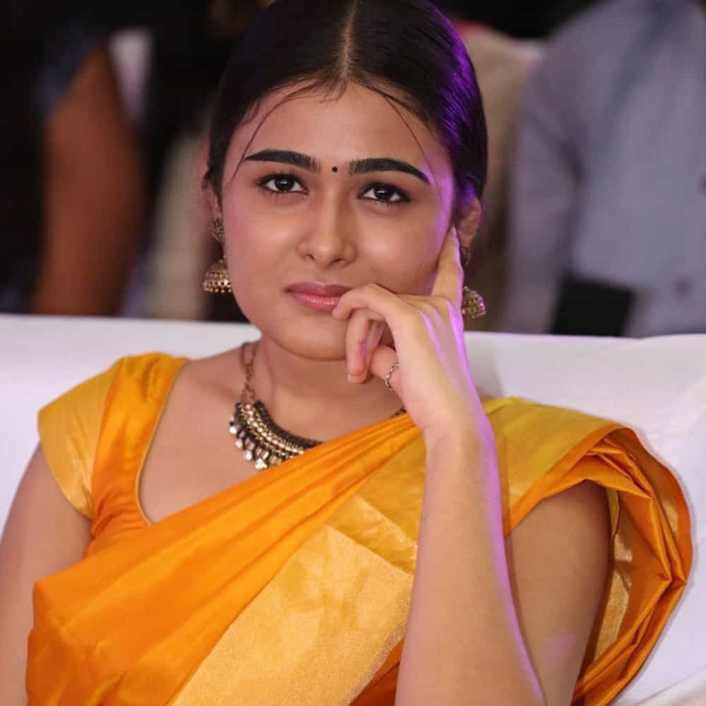 అర్జున్ రెడ్డి సినిమాతో ఓవర్ నైట్ లో స్టార్ హీరోగా విజయ్ దేవరకొండ, స్టార్ దర్శకుడిగా సందీప్ రెడ్డి వంగ మారిపోయారు. కానీ ఈ సినిమాలో హీరోయిన్ గా నటించిన షాలిని పాండేకు మాత్రం ఆశించిన స్థాయిలో అవకాశాలు మాత్రం రాలేదు. తొలి సినిమాతోనే హిట్ అందుకున్న షాలిని కచ్చితంగా బిజీ ఆర్టిస్ట్ అవుతుందని అంతా అనుకున్నారు. కానీ అలా జరగలేదు. కొన్ని సినిమాలకే పరిమితం అయ్యింది.